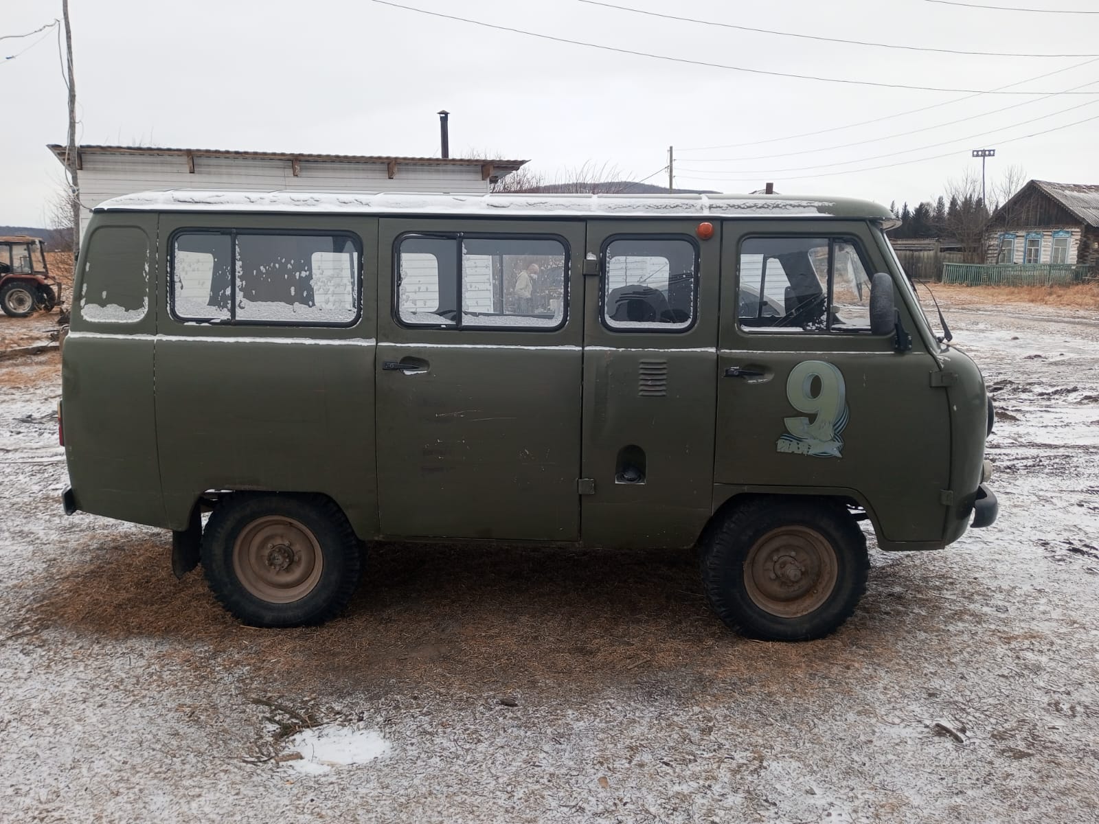 Автобус длиной не более 5м, марка УАЗ-2206, 2001 года выпуска (VIN) XTТ2206001003176, двигатель 40210L10083447, шасси (рама) 10028413, кузов 10031760, цвет зеленый, мощность двигателя 74 л.с. (54,4 кВт), рабочий объем двигателя 2693 куб.см., тип двигателя бензиновый, экологический не установлено, разрешенная максимальная масса 2720 кг, масса без нагрузки 1850 кг, категория Д/М2, УАЗ (Россия, г.Ульяновск).