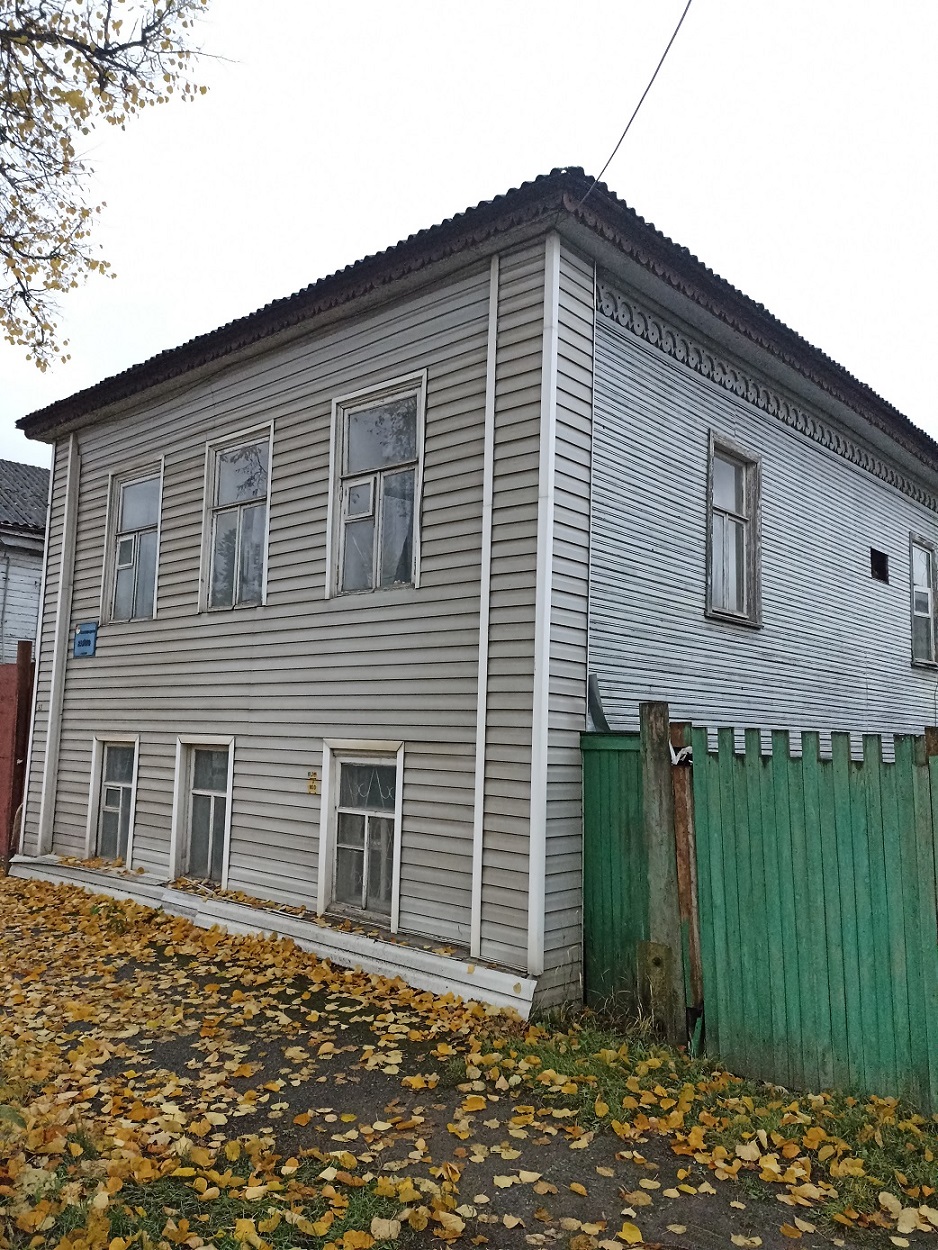 Административно-бытовое здание, площадь 479,3 кв.м; земельный участок, площадь 600 кв.м, расположенные по адресу: Новгородская область, Боровичский район, г. Боровичи, ул. Советская, д. 55