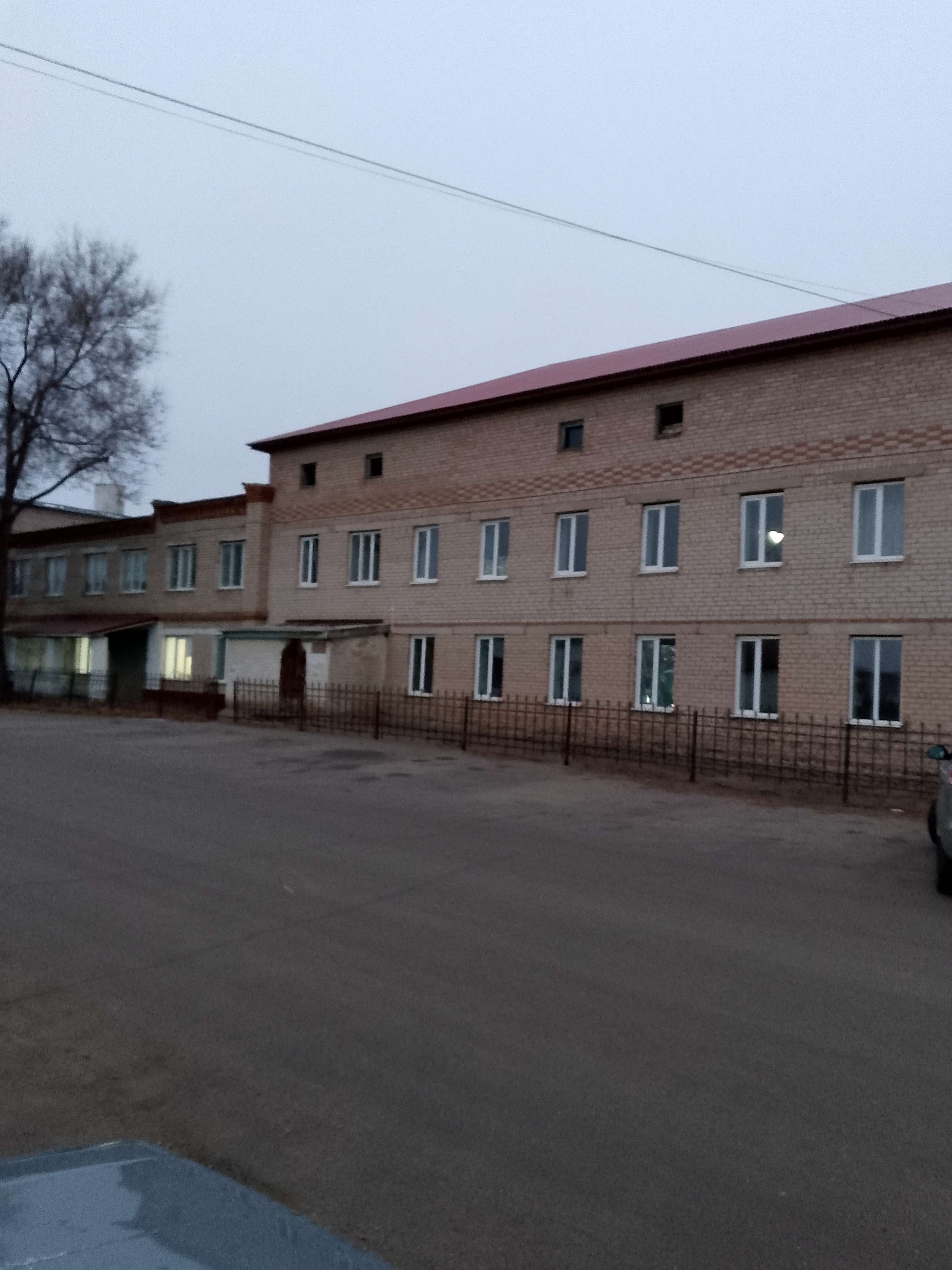 Здание, наименование: административное здание; площадь 1214,2 кв.м., нежилое; количество этажей: 3, в том числе подземных 1, адрес: Оренбургская область, р-н Илекский, с. Илек, ул. Комарова, д. 13, кадастровый номер: 56:12:0301030:321.Земельный участок, площадь 672 кв.м., категория земель: земли населенных пунктов, вид разрешенного использования: для производственного назначения,адрес ориентира: обл. Оренбургская, р-н Илекский, с. Илек, ул. Комарова, дом 13, кадастровый номер 56:12:0301030:41