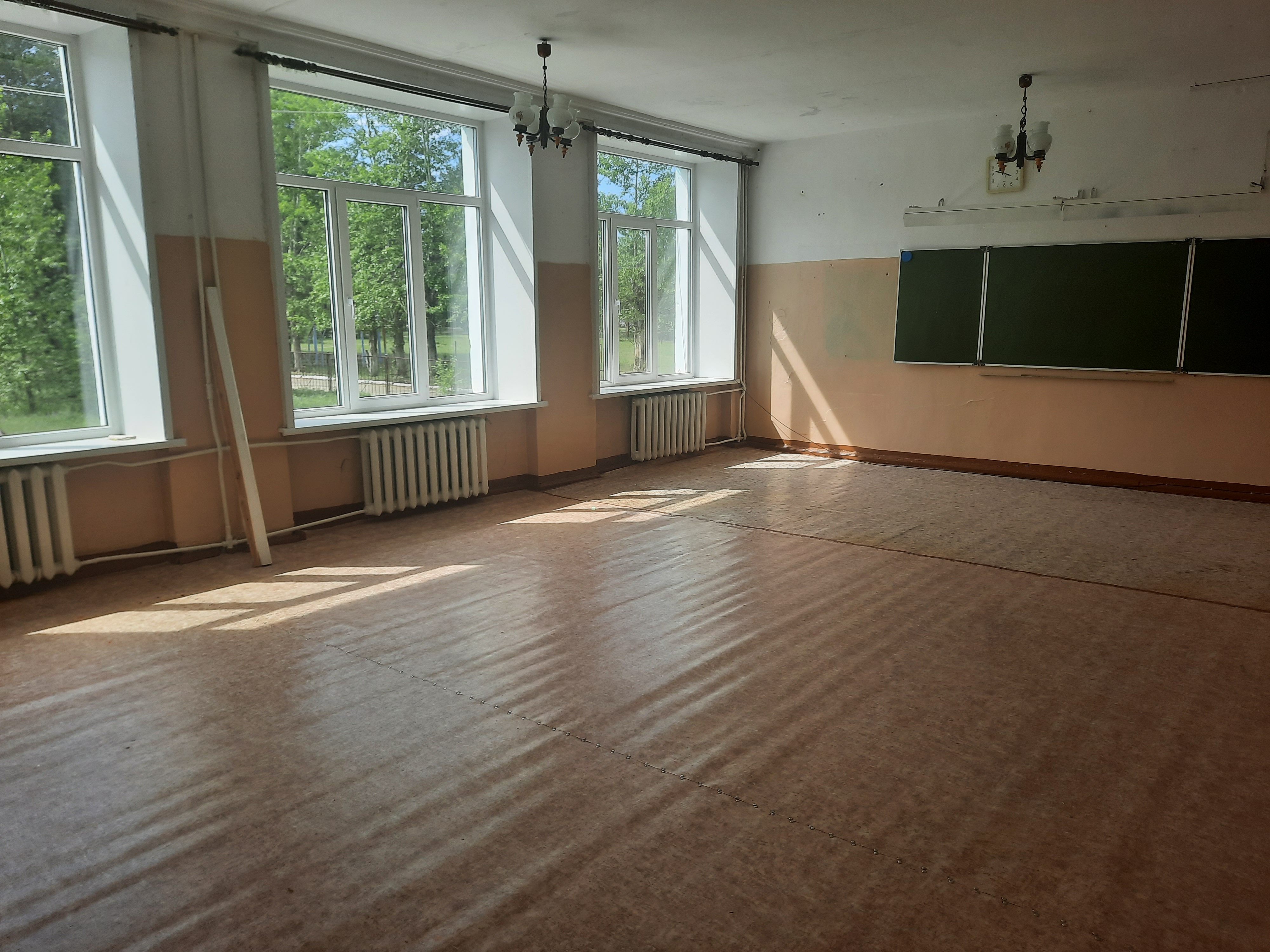 Здание школы, расположенное по адресу: Забайкальский край, п. Горный, ул. Таежная. д. 47