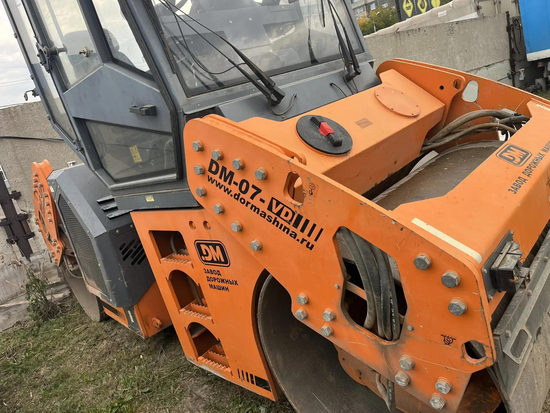 Каток дорожный самоходный DM-07-VD, заводской №1651, 2018 г.в., г/н О949ХС24, цвет оранжевый. В рабочем состоянии, в наличии ключ. Должник ООО Строительная компания «ЛОК». Обременения: Арест, запреты на рег. действия. Начальная цена продажи 4154900,00 руб. Задаток 624000,00 руб. (пор. 2091)