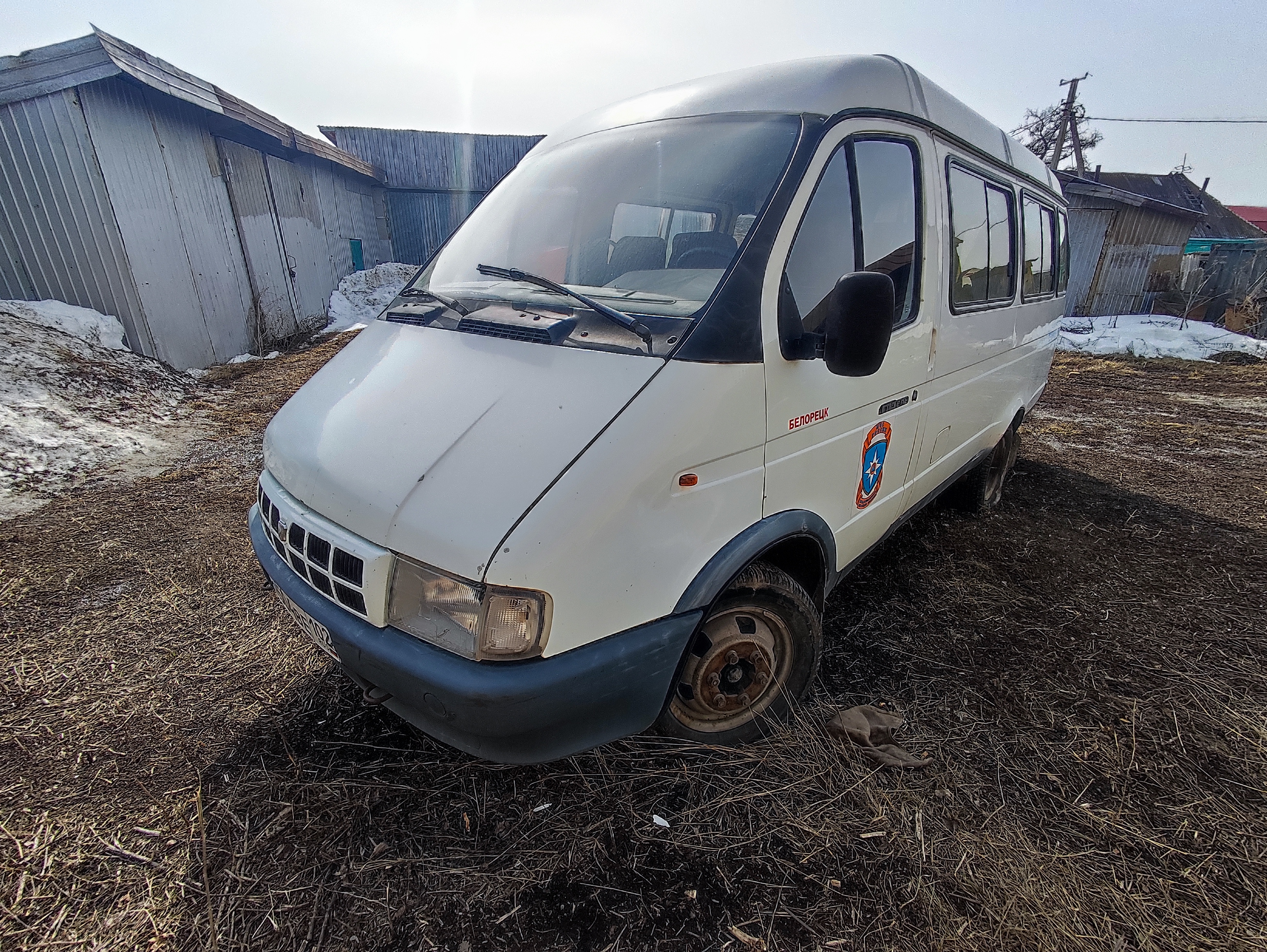 Автобус ГАЗ 322132, длиной более 5 м., 2003 года выпуска, идентификационный номер ХТН32213230294148, цвет белый.