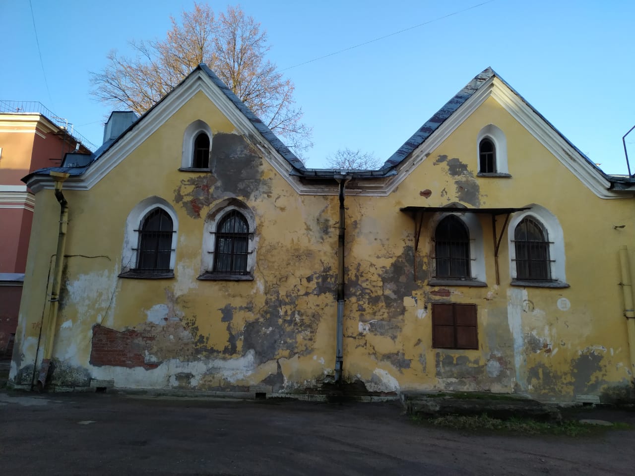 Аукцион на повышение на право заключения договора аренды нежилых помещений общей площадью 322,40 кв.м, расположенных по адресу:Санкт-Петербург г, Петергоф г, Санкт-Петербургский пр-кт, дом № 15, литера Д
