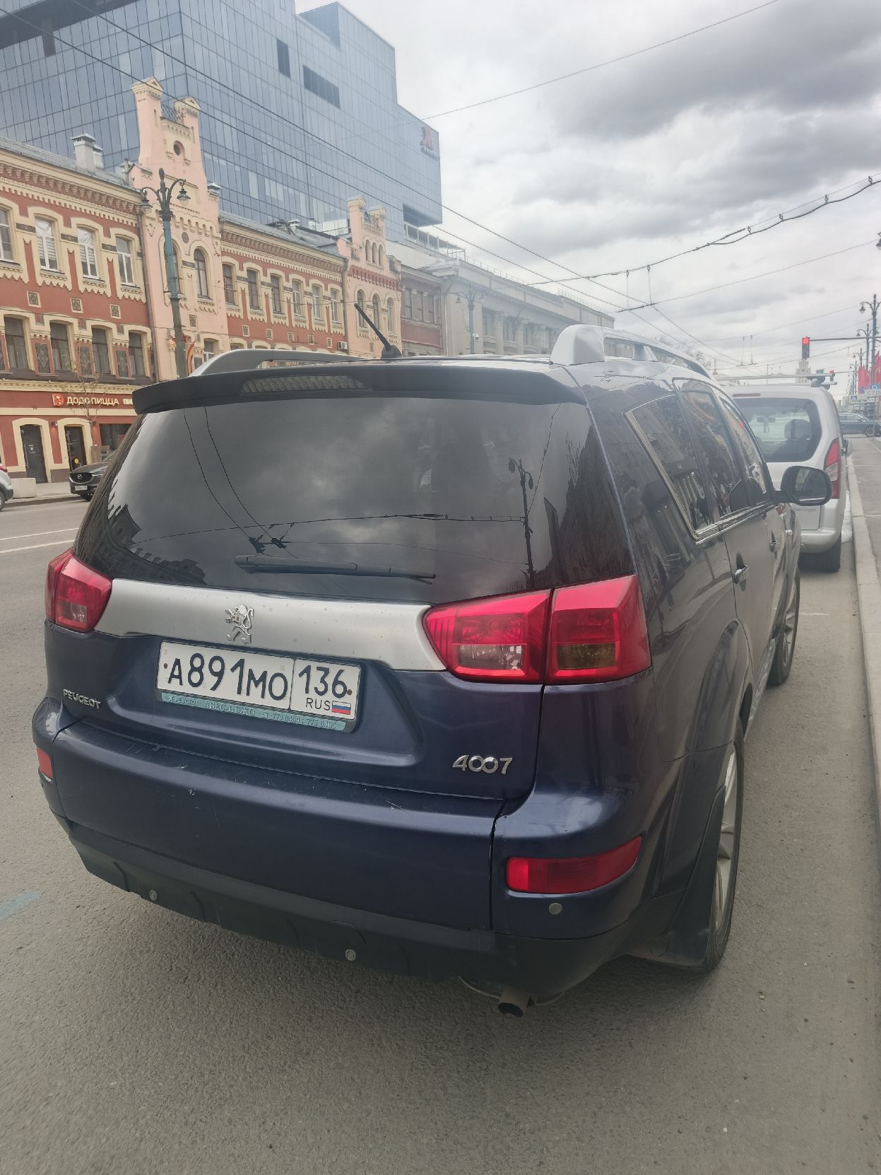 Легковой автомобиль PEUGEOT 4007