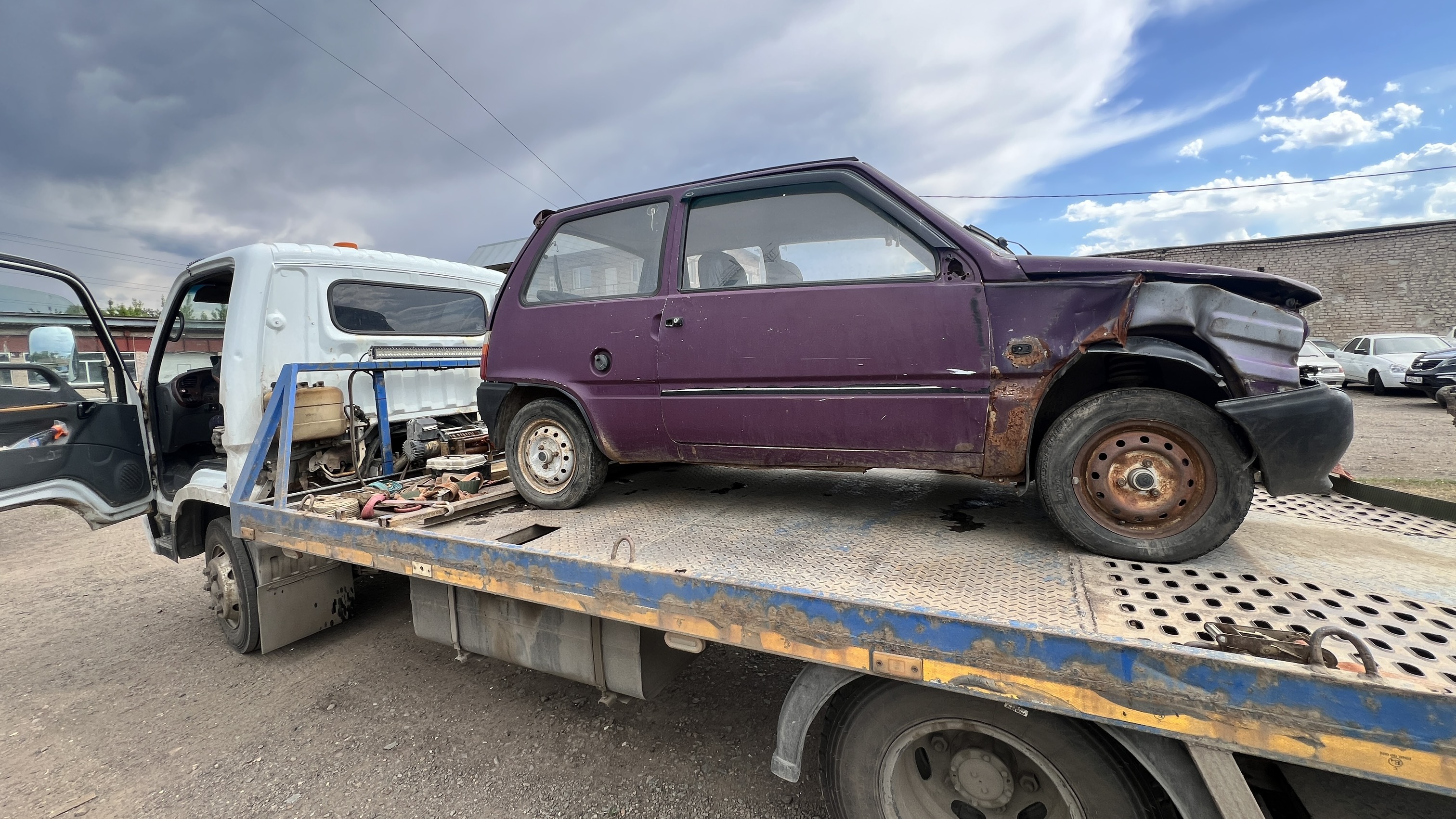 Автомобиль марки ВАЗ 11113, 2002 г/в, г/н  В 930 НУ 156, VIN XTJ11113020080088,  цвет красный