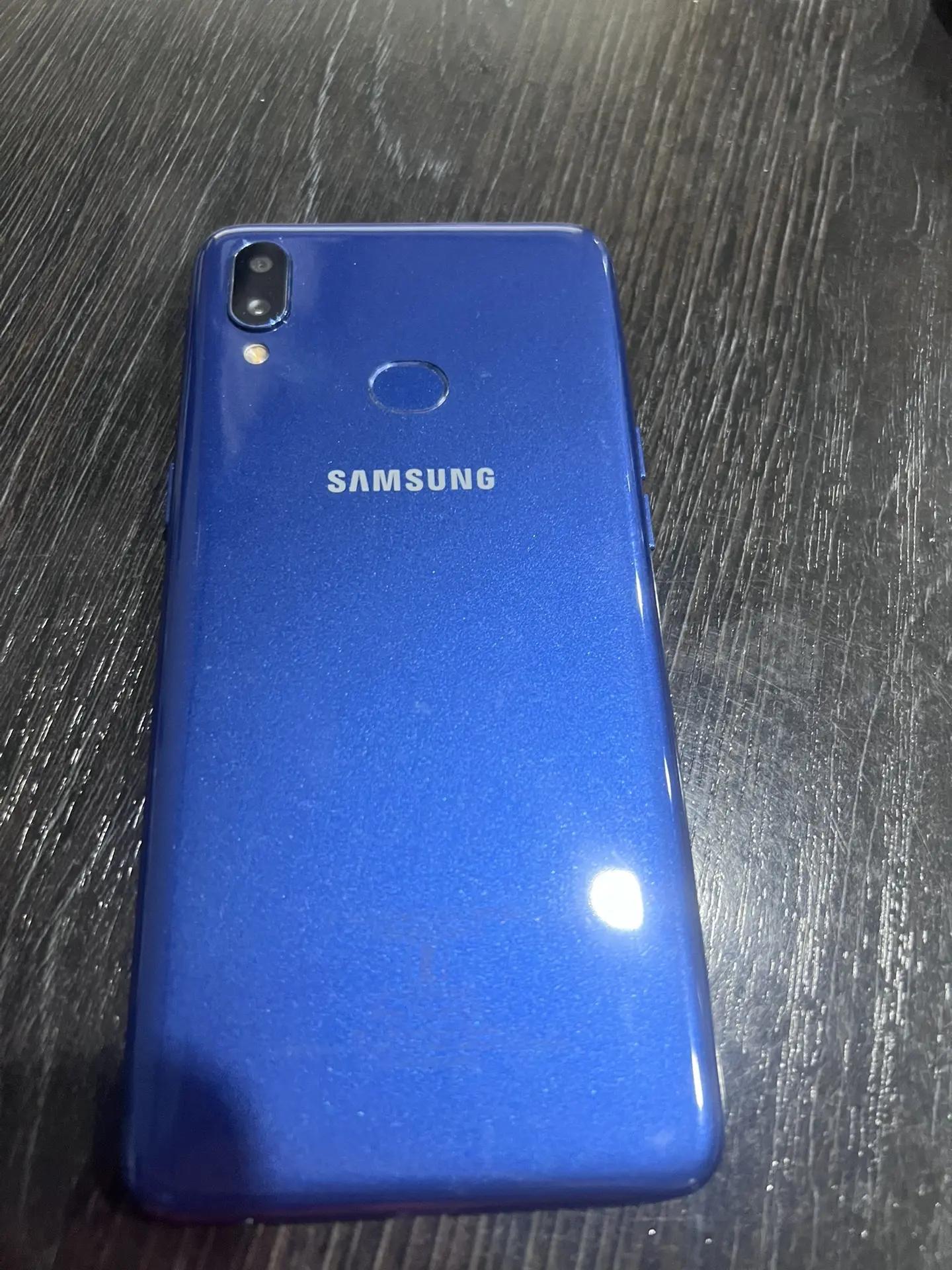 мобильный телефон Samsung в корпусе синего цвета ID 12011057707825 1 Штука (шт)