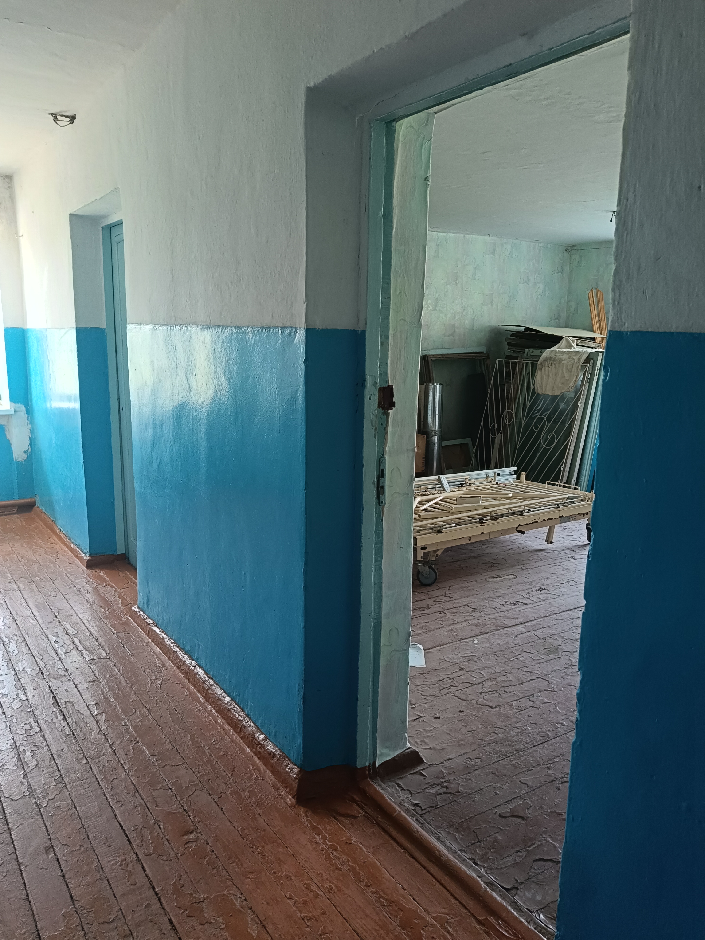 Нежилое помещение площадь 36,3 м. кв., кадастровый номер здания в котором расположено нежилое помещение 90:11:190101:2626