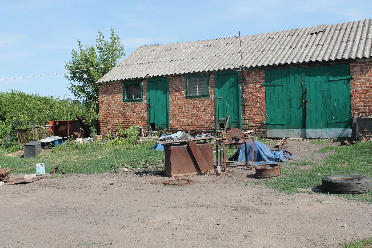 Земельный участок и объекты недвижимого имущества, расположенные по адресу: Воронежская область, р-н Богучарский, с. Сухой Донец, ул. Центральная, 9