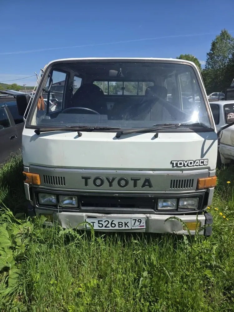 Автомобиль марки  «TOYOTA TOYO  ACE» государственный регистрационный знак T562BK/79RUS(фактически установлен г/н T526BK/79RUS). 1988 года выпуска, в кузове белого цвета,VIN XTT31512240573503