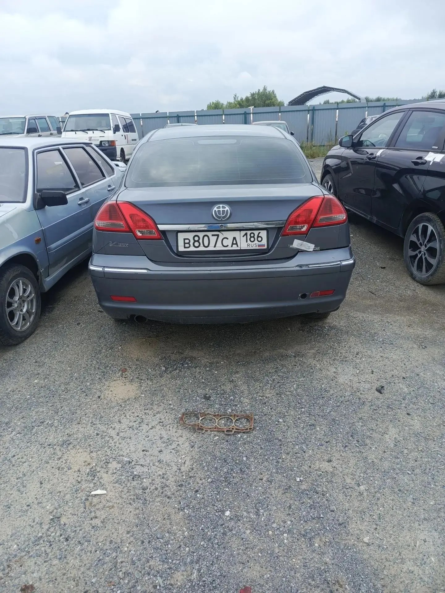 Автомобиль марки BRILLIANCE SY7262VSB, г/н В807СА186, vin:X9XYBACAX8A000139, 2008г.в. (ключи и документы отсутствуют, техническое состояние не проверялось, пробег не известен, имущество стоит долгое время). Имущество продается в том виде, в каком оно есть, в случае продажи возврату/обмену не подлежит. За скрытые дефекты имущества Продавец ответственности не несет.
