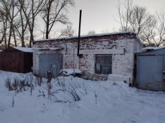 Нежилое здание (хозяйственный блок) площадью 37,8 кв. м, кадастровый номер 27:17:0301301:251, местонахождение: Хабаровский край, Хабаровский р-н, с. Калинка, ул. Энергетиков, д. 11.