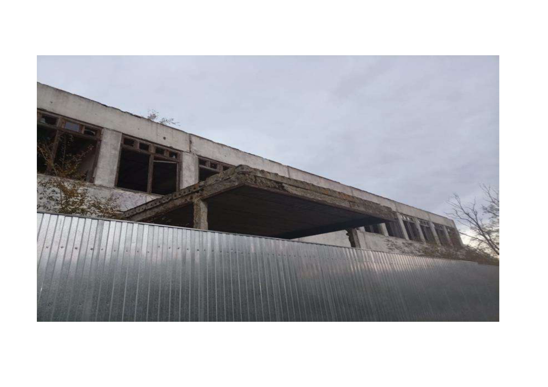 Здание производственное (административное) общей площадью 2160,3 кв.м (кадастровый номер 34:34:060060:850) с земельным участком площадью 2430 кв. м (кадастровый номер 34:34:060060:811). Волгоград, Советский район, пр-кт Университетский, 104а.