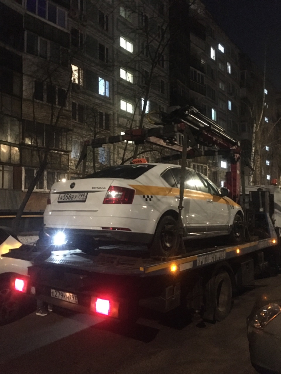 Легковой автомобиль Skoda Octavia, 2018 г.в., г/н А558ВУ799, VIN XW8AN2NE0JH025204, имеются сколы, царапины по всему кузову, раскраска Яндекс Такси, возможны скрытые повреждения, в залоге, должник Подъезжалов А.В., (Поручение ТУ Росимущества в РО от 28.04.2026 № 61-560-У). Адрес (местоположение): г. Москва.