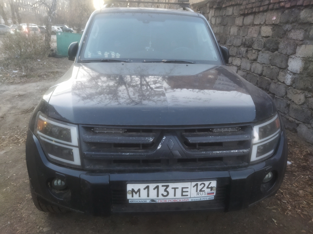 Легковой автомобиль универсал MITSUBISHI PAJERO 3,2 LWB, 2011г.в., г/н М113ТЕ124, VIN JMBLYV98WBJ002515, номер кузова JMBLYV98WBJ002515, номер двигателя UAE9363, цвет черный. Начальная цена продажи 1 896 350 руб. Задаток 284500 руб.