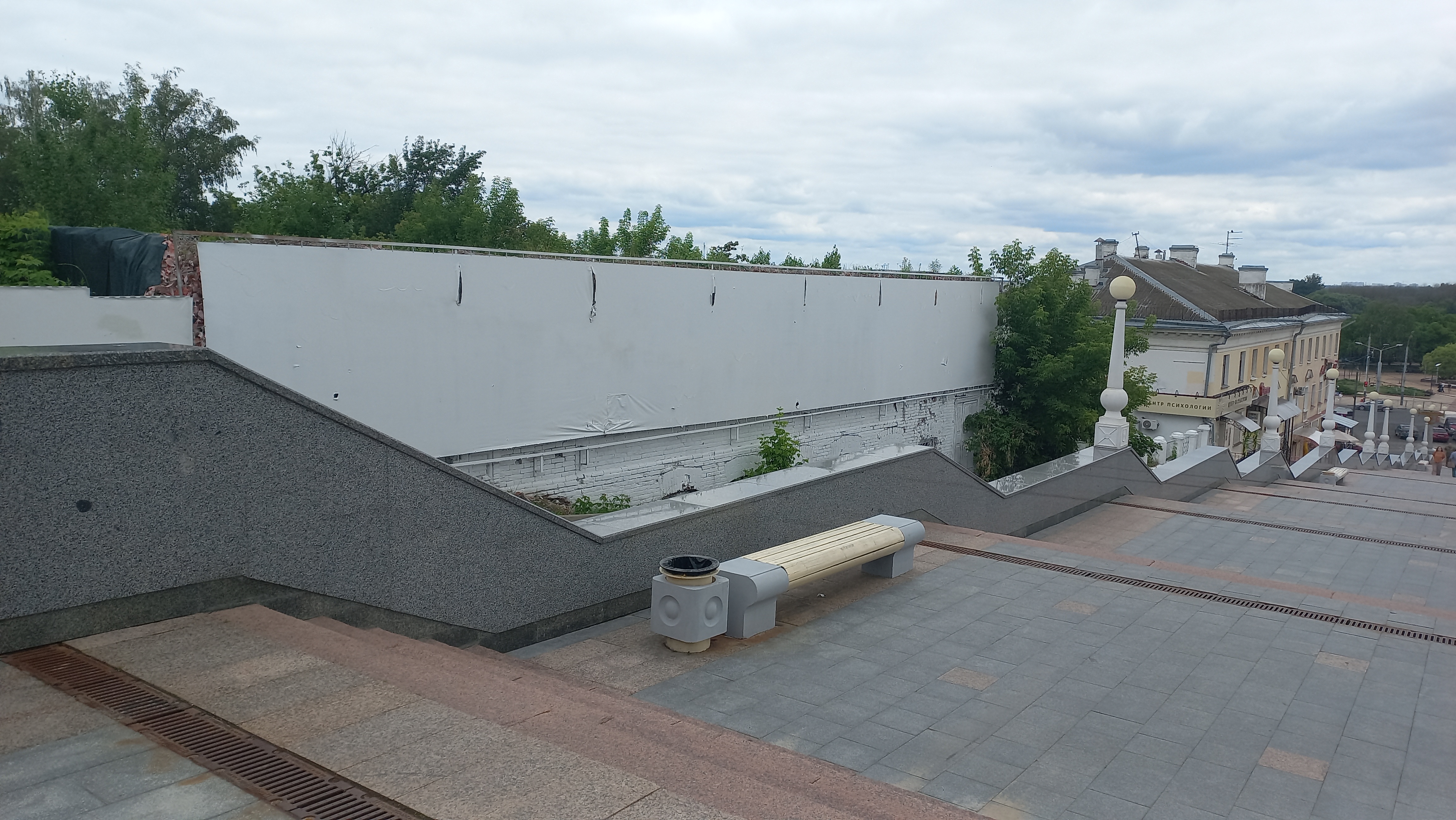 Находящееся в муниципальной собственности нежилое здание площадью 592,2 кв.м., количество этажей: 3, в том числе подземных-1, расположенное по адресу: Брянская область, городской округ город Брянск, город Брянск, бульвар Гагарина, дом 6, кадастровый номер 32:28:0031906:182
