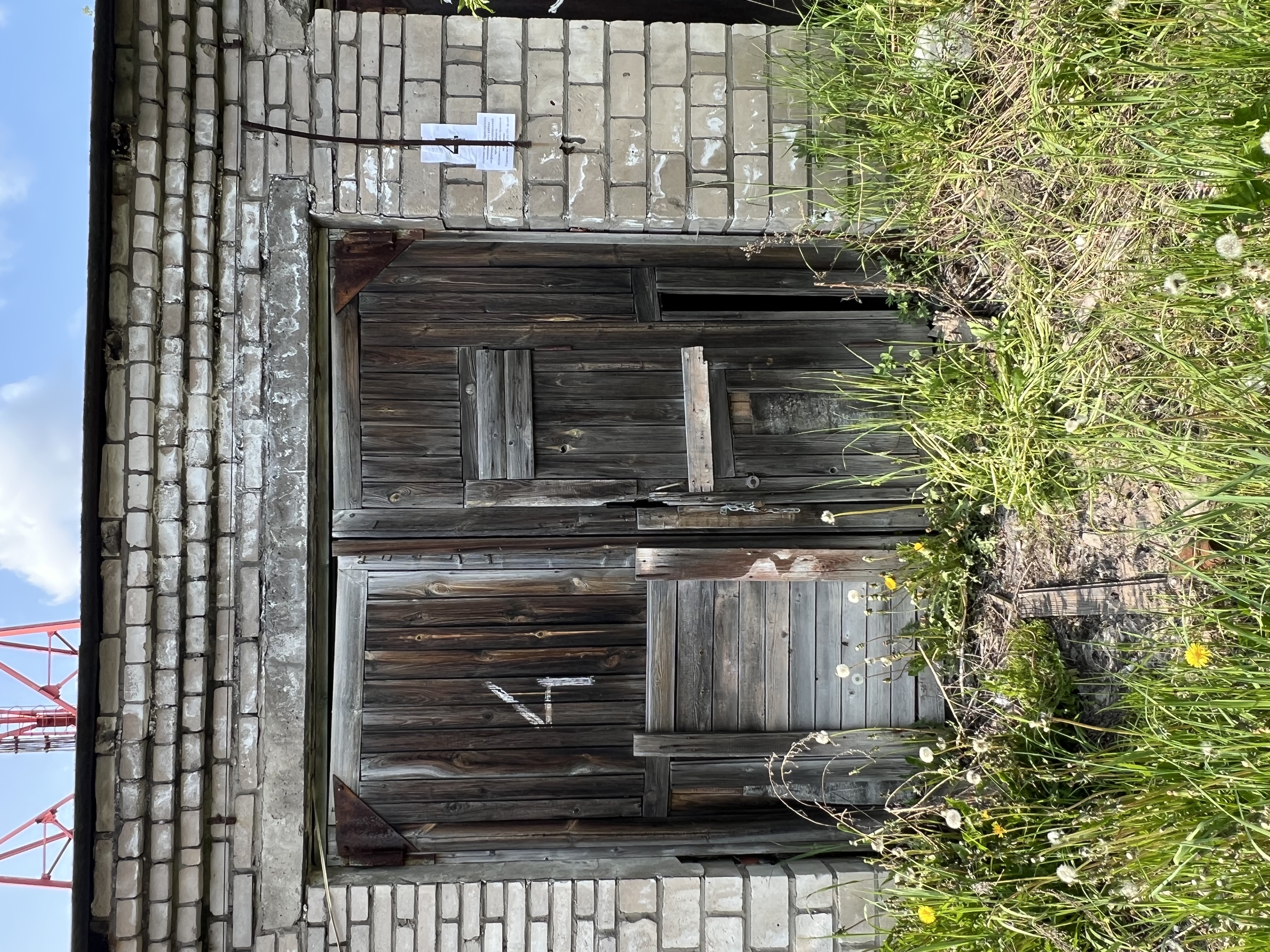 Гараж площадью 17,1 кв. м, с земельным участком