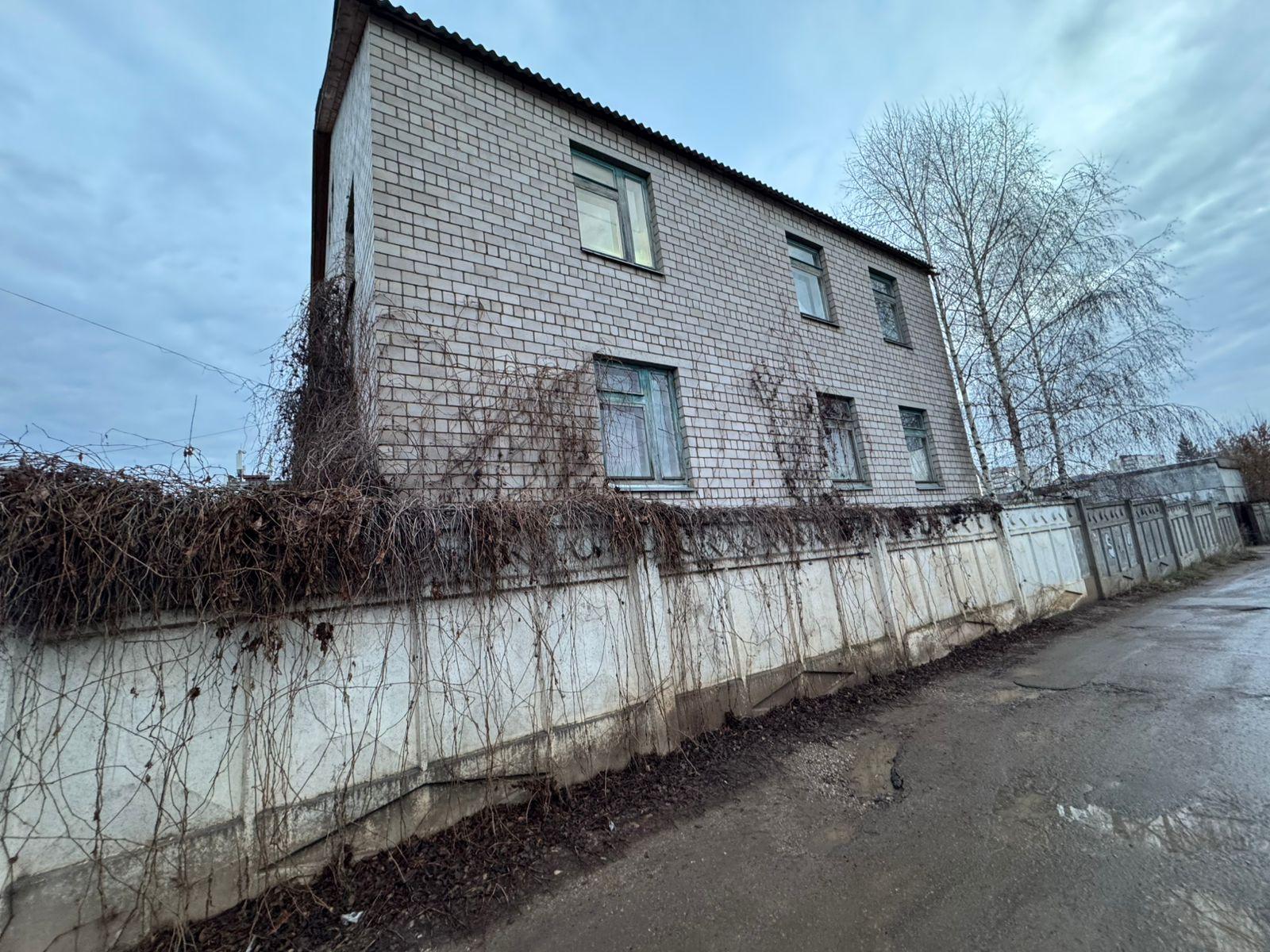 Лот № 1: здание участка водоотведение, площадь: 367.8 кв.м., количество этажей, 3, в том числе подземных 1, адрес объекта: , кадастровый номер: 02:57:010101:1282, гараж, площадь: 103.6 кв.м., количество этажей: 1, в том числе подземных 0, адрес объекта: , кадастровый номер: 02:57:010101:1356, забор 107,2 м, высотой 2,2 м; металлические ворота, площадью 12 м. (6*2).