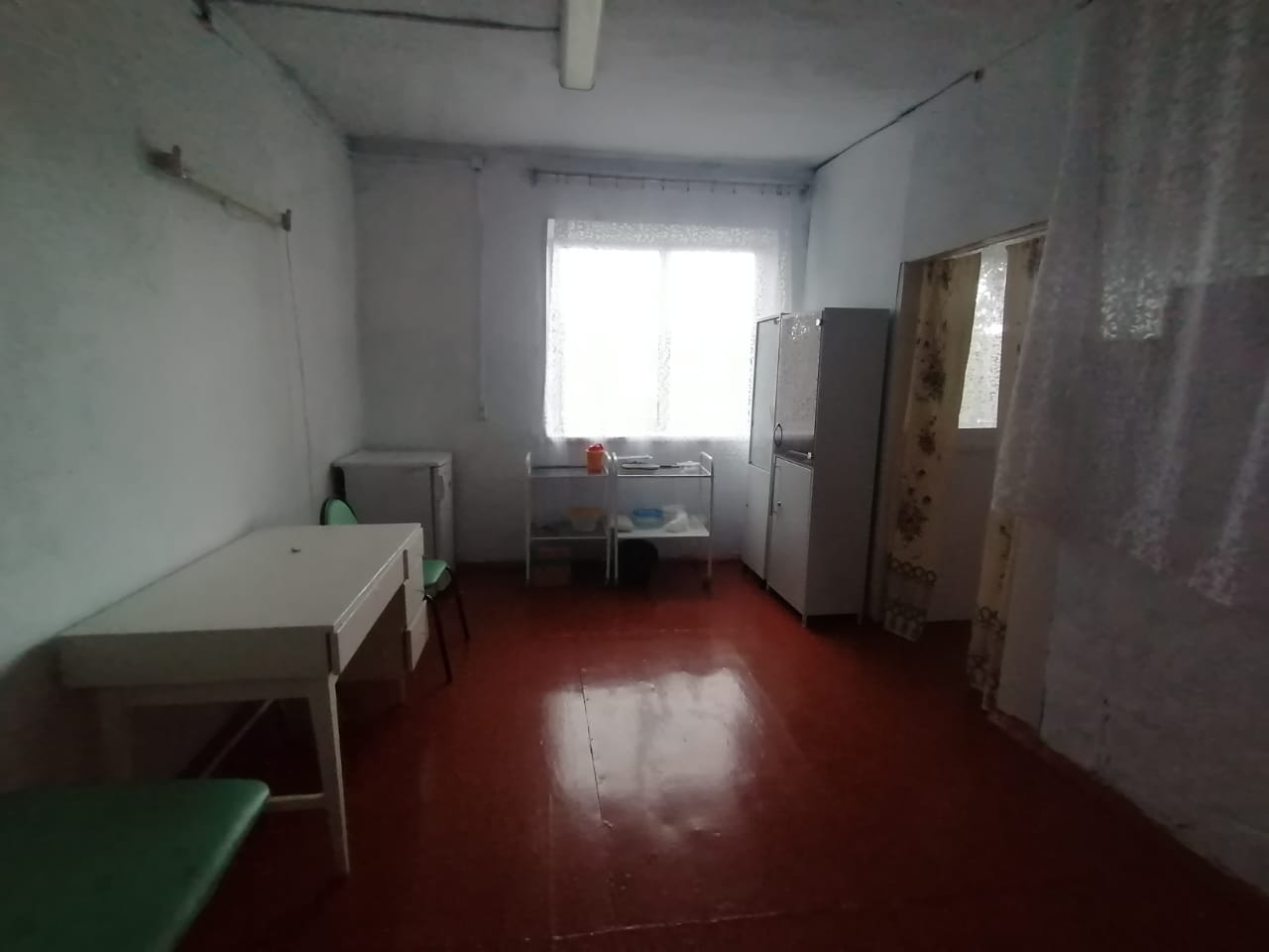 -нежилое помещение общей площадью 61,5 кв. м, кадастровый номер 42:07:0112005:135, расположенное по адресу: Кемеровская область – Кузбасс, Мариинский муниципальный округ,                    д. Константиновка, ул. Центральная, д. 31, помещение 1.