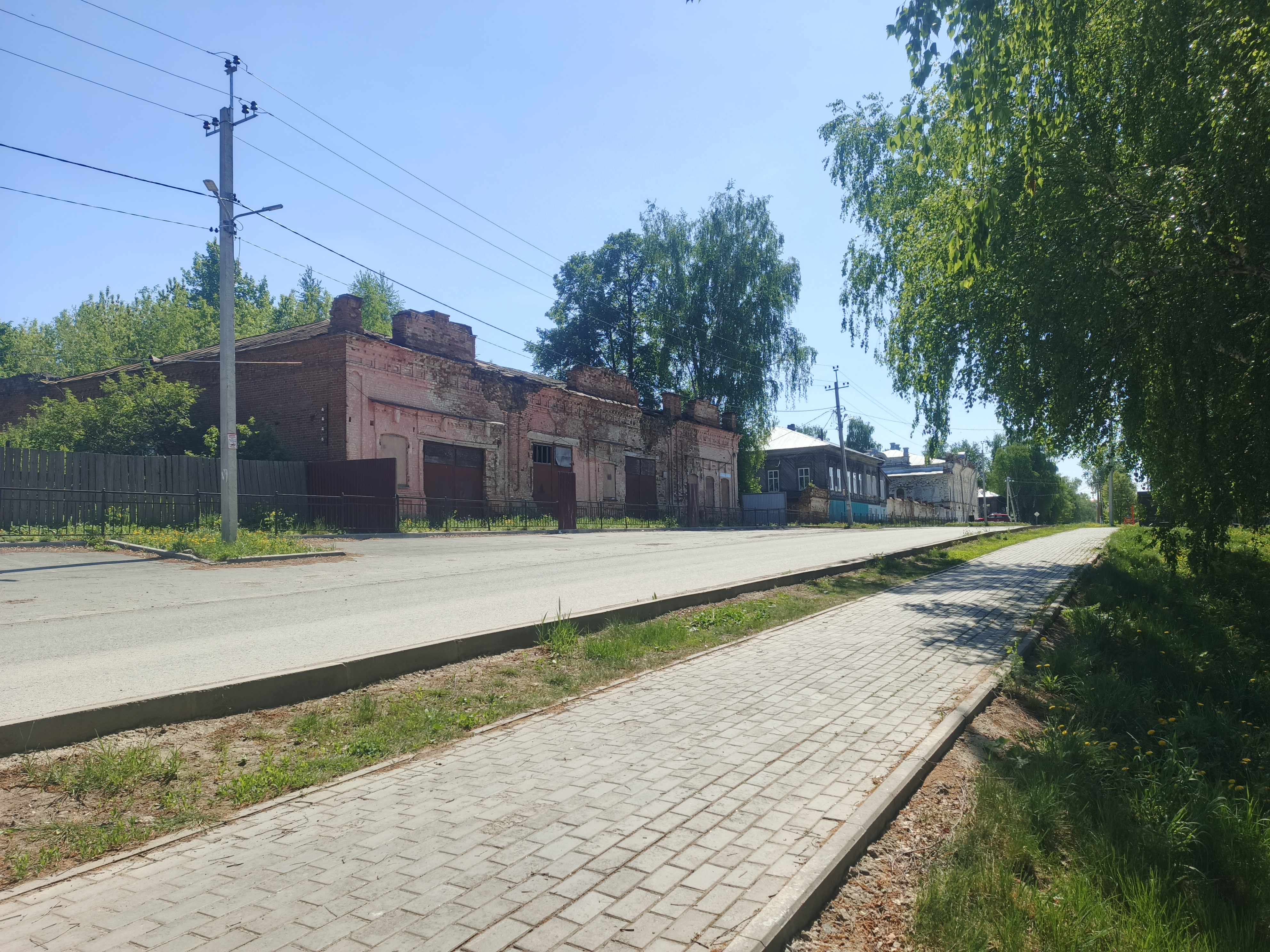 Лот № 1. Здание, назначение: нежилое, общей площадью 493,9 кв. м, кадастровый номер 59:29:0010124:38, Адрес объекта: Российская Федерация, Пермский край, муниципальный округ Осинский, город Оса, улица Кобелева, здание 1.