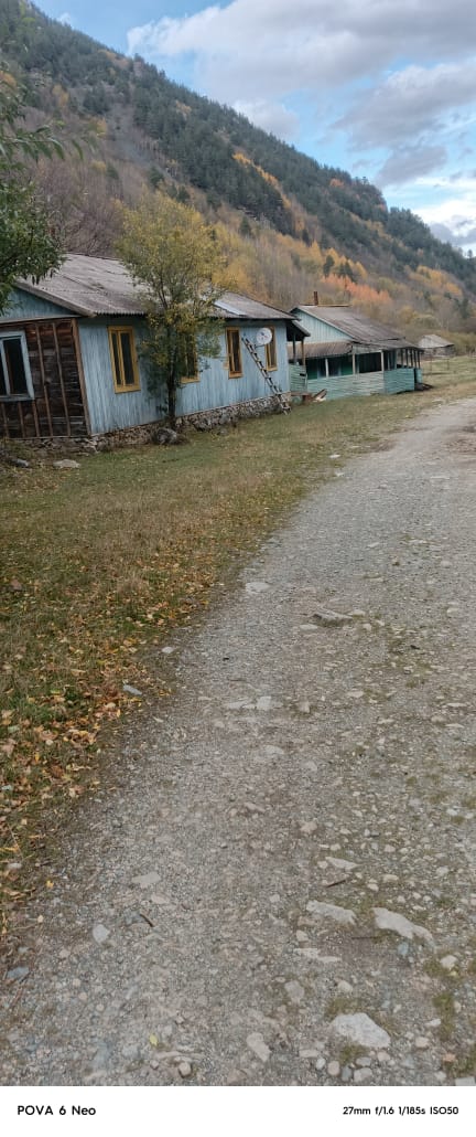 имущественный комплекс, расположенный по адресу: КЧР, Карачаевский район, урочище Даут, на правом берегу реки Даут, в 20 км. на юго-запад от слияния с рекой Кубань: - нежилое здание КН 09:09:0180102:17, площадью125,4 кв.м., - нежилое здание КН 09:09:0030401:542, площадью 47 кв.м., - нежилое здание КН 09:09:0030401:541, площадью 58 кв.м., - нежилое здание КН 09:09:0030401:540, площадью 55,2 кв.м.