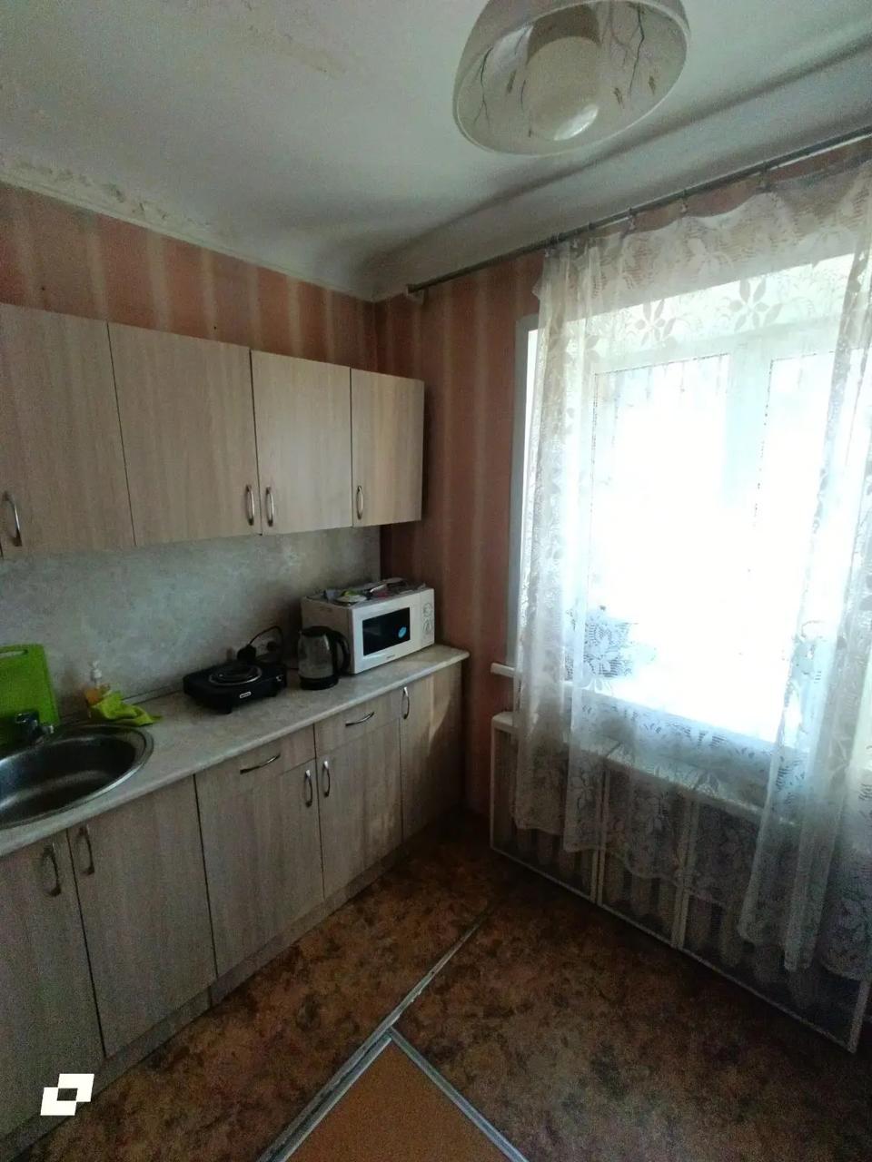 часть нежилого помещения № 29 площадью 39,42 кв.м (в т.ч. каб. 13 площадью 24,9 кв.м, места общего пользования (далее – МОП) площадью 14,52 кв.м), расположенного по адресу: г. Рубцовск, ул. Громова, дом 14