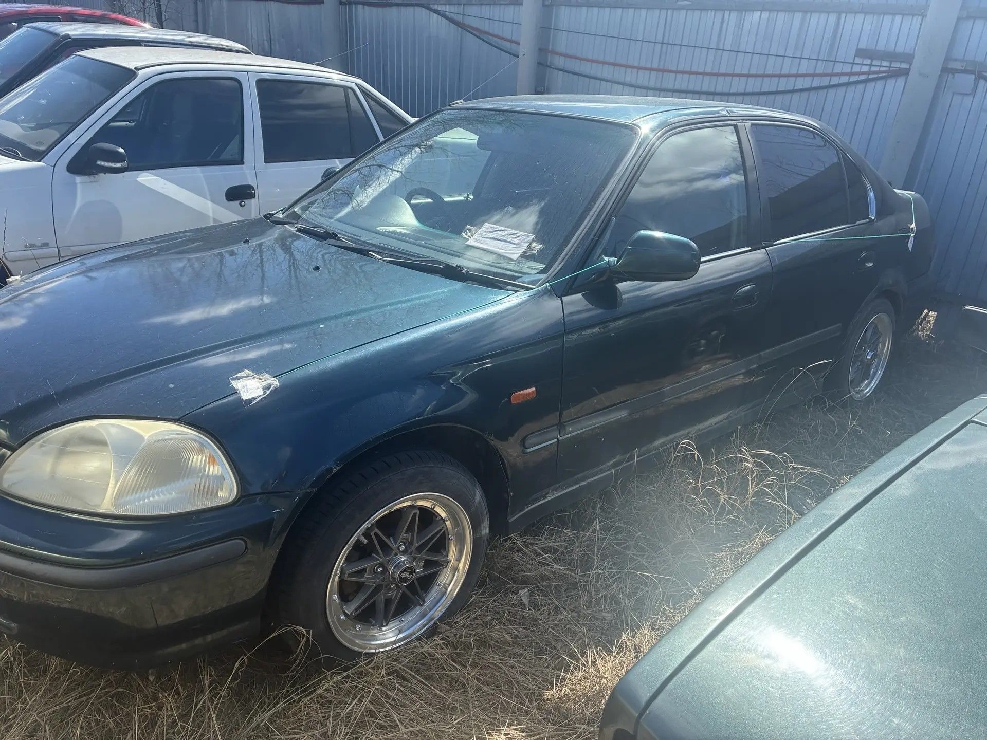 Автомобиль марки "HONDA CIVIC FERIO", г/н Р923РА, цвет зеленый, номер кузова ЕК33206388, г/в 1998 (ключи и документы отсутствуют, техническое состояние не проверялось, пробег не известен). Имущество продается в том виде, в каком оно есть, в случае продажи возврату/обмену не подлежит. За скрытые дефекты имущества Продавец ответственности не несет.