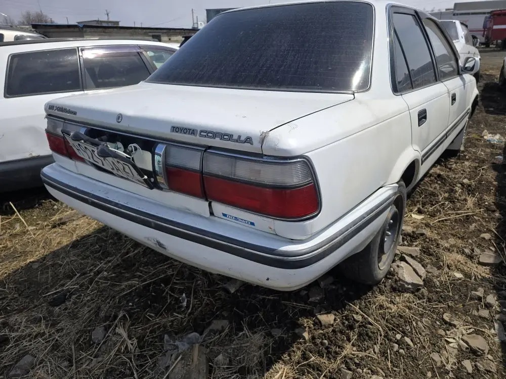 Автомобиль марки Toyota Corolla г/н Н929ОА27, 1989 г.в.,белого цвета,трещины на лобовом стекле, № кузова по карточке тс АЕ913132530