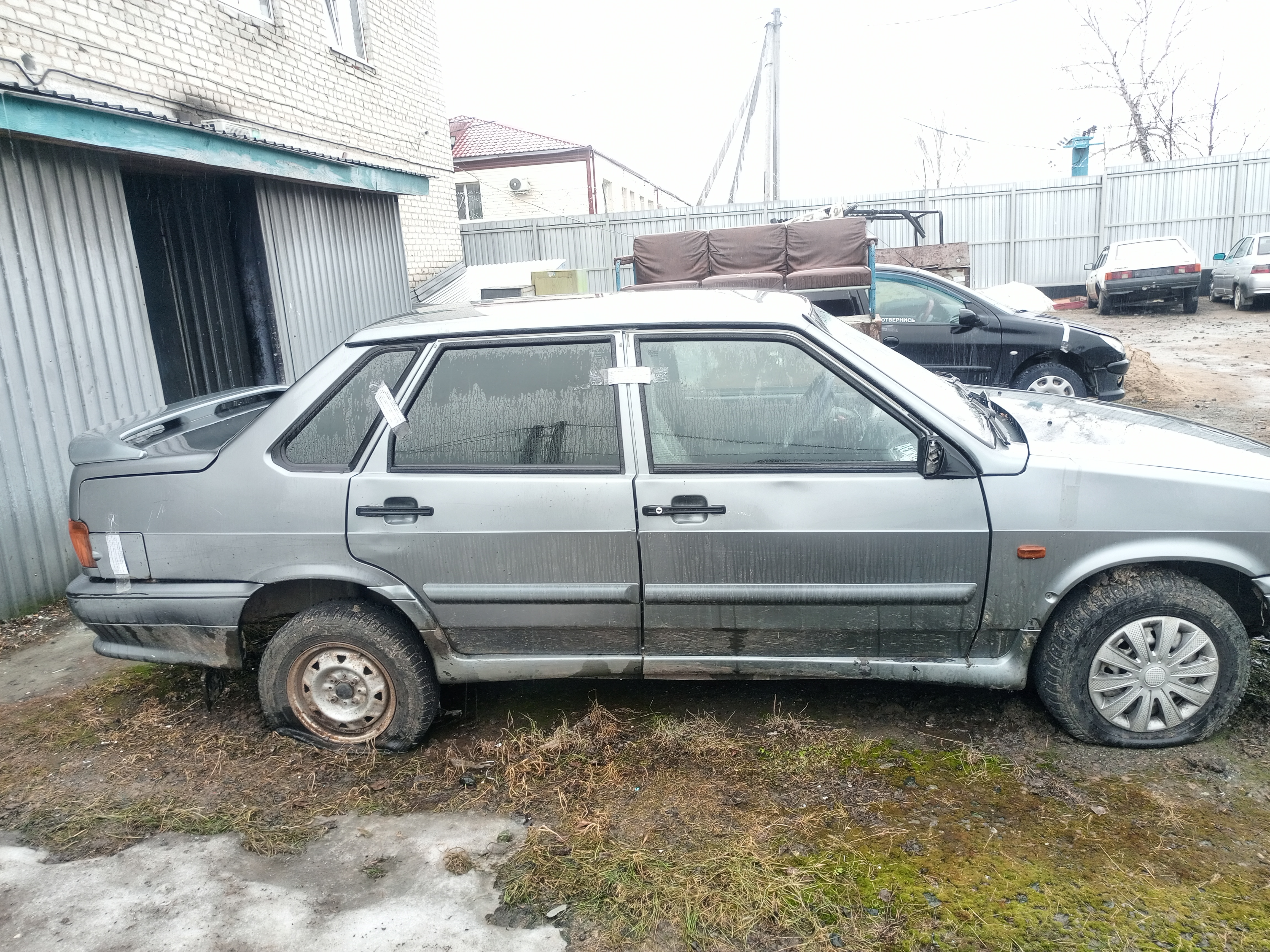 Автомобиль марки ЛАДА 211540 LADA SAMARA, г.р.з. Н425КС72, седан г.в. 2011, VIN XTA211540B5010405 (ключи и документы отсутствуют, техническое состояние не проверялось, пробег не известен). Имущество продается в том виде, в каком оно есть, в случае продажи возврату/обмену не подлежит. За скрытые дефекты имущества Продавец ответственности не несет.