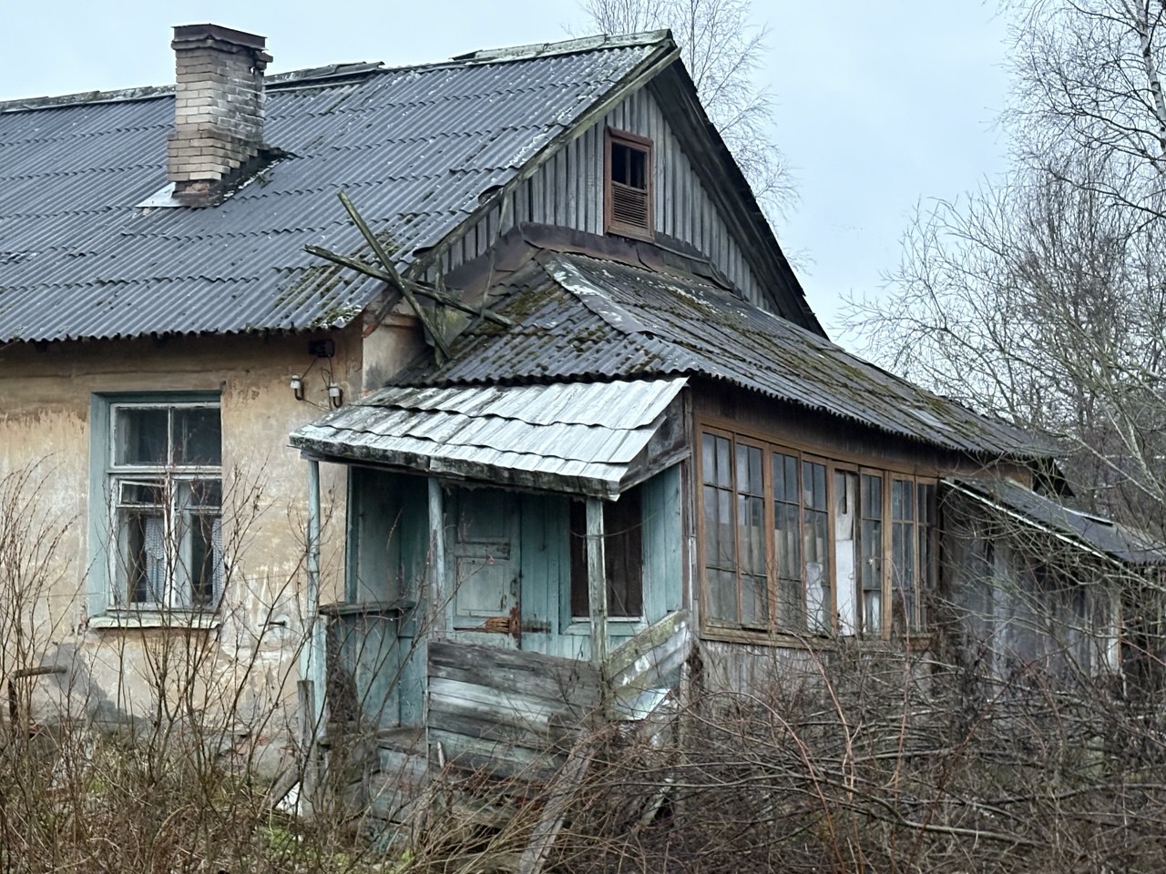 Здание, расположенное по адресу: Санкт-Петербург, муниципальный округ Горелово, улица Политрука Пасечника, дом 43, и земельный участок, расположенный по адресу: Российская Федерация, Санкт-Петербург, внутригородское муниципальное образование города федерального значения Санкт-Петербурга муниципальный округ Горелово, территория Торики, улица Политрука Пасечника, земельный участок 43а, находящиеся в государственной собственности Санкт-Петербурга