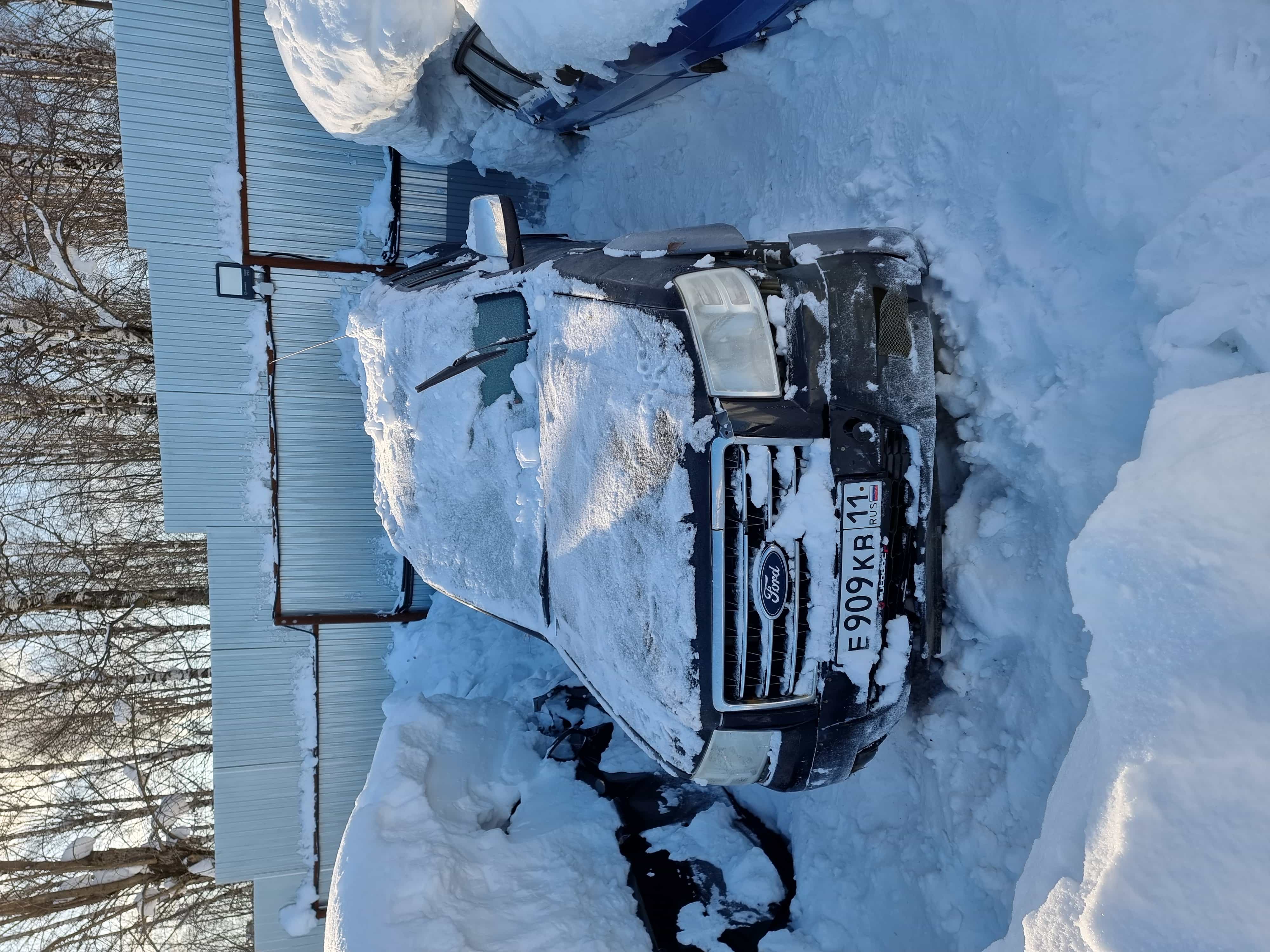Лот № 20. Автомобиль Ford Ranger, г.р.з. Е909КВ11, Vin: WF0UMFE108W775319, 2008 г.в., в корпусе черного цвета. На задней поверхности ТС имеется надпись, передний бампер, имеет повреждения (11-008610-1)