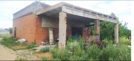 Нежилое здание и земельный участок под ним