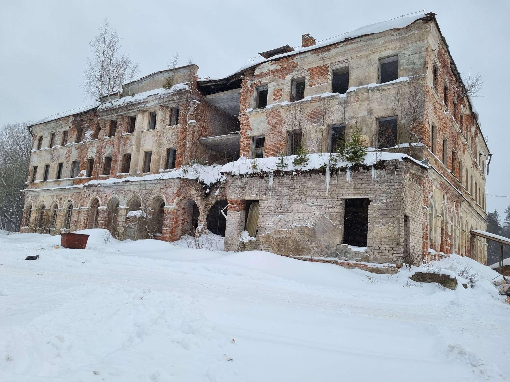 Электронный конкурс по продаже здания Усадьбы графа Граббе «Васильевское» главный дом площадью 2576,1 кв. м, с кадастровым номером 67:20:0680101:316 по адресу: Смоленская область, район Темкинский, с/п Васильевское, д. Васильевское, ул. Орлова-Денисова, д. 1