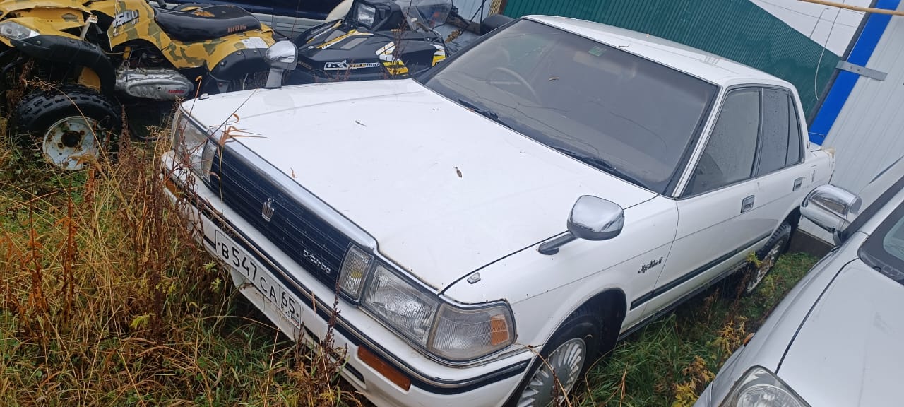 Автомобиль марки” Toyota Crown”, государственный номер В 547 СА 65