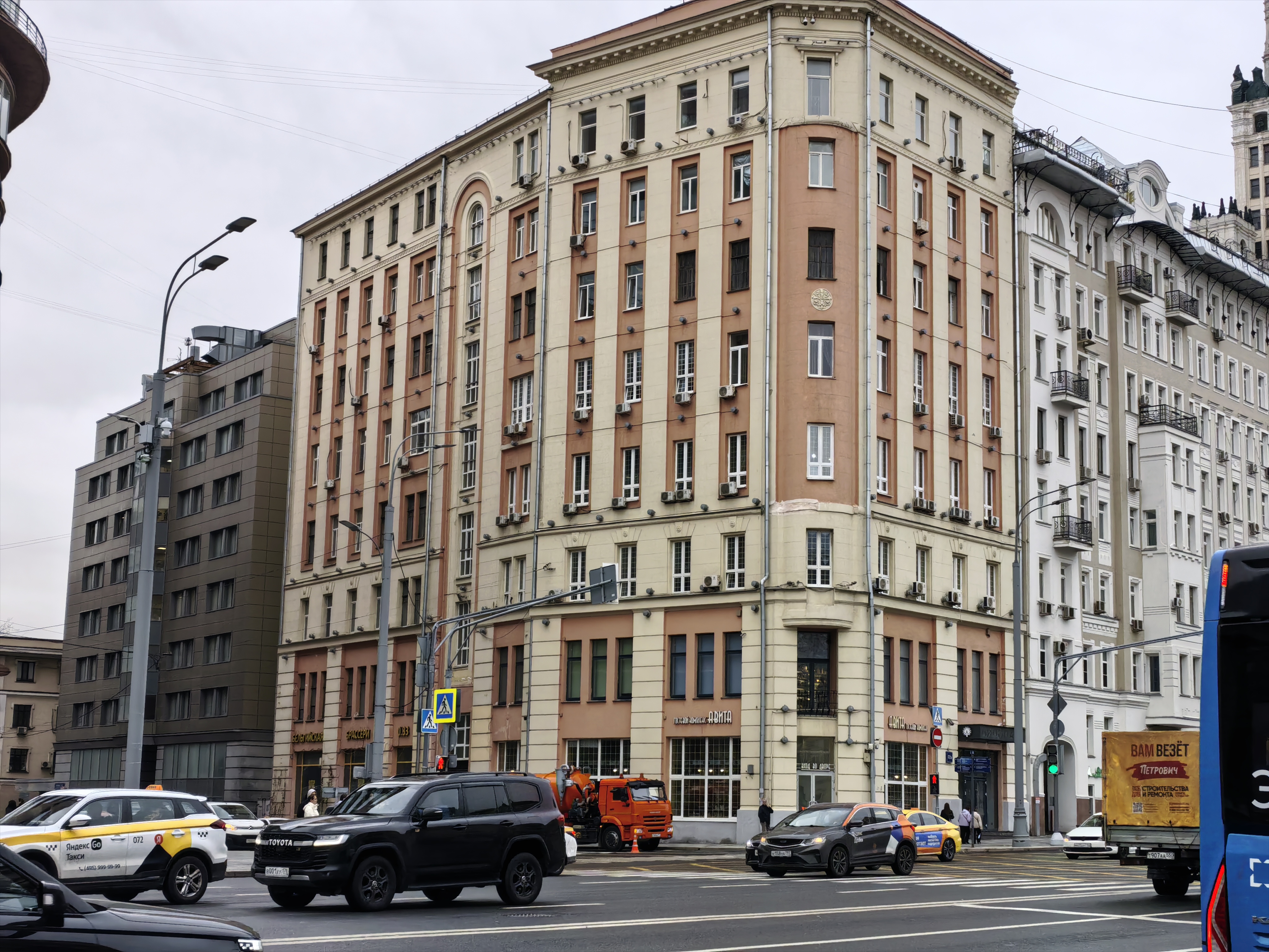 Продажа имущества, находящегося в собственности города Москвы, жилое помещение по адресу: г. Москва, ул. Садовая-Спасская, д. 17/2, кв. 10, ком. 8, площадью 8,1 кв.м (Этаж № 6), кадастровый номер: 77:01:0003040:4950
