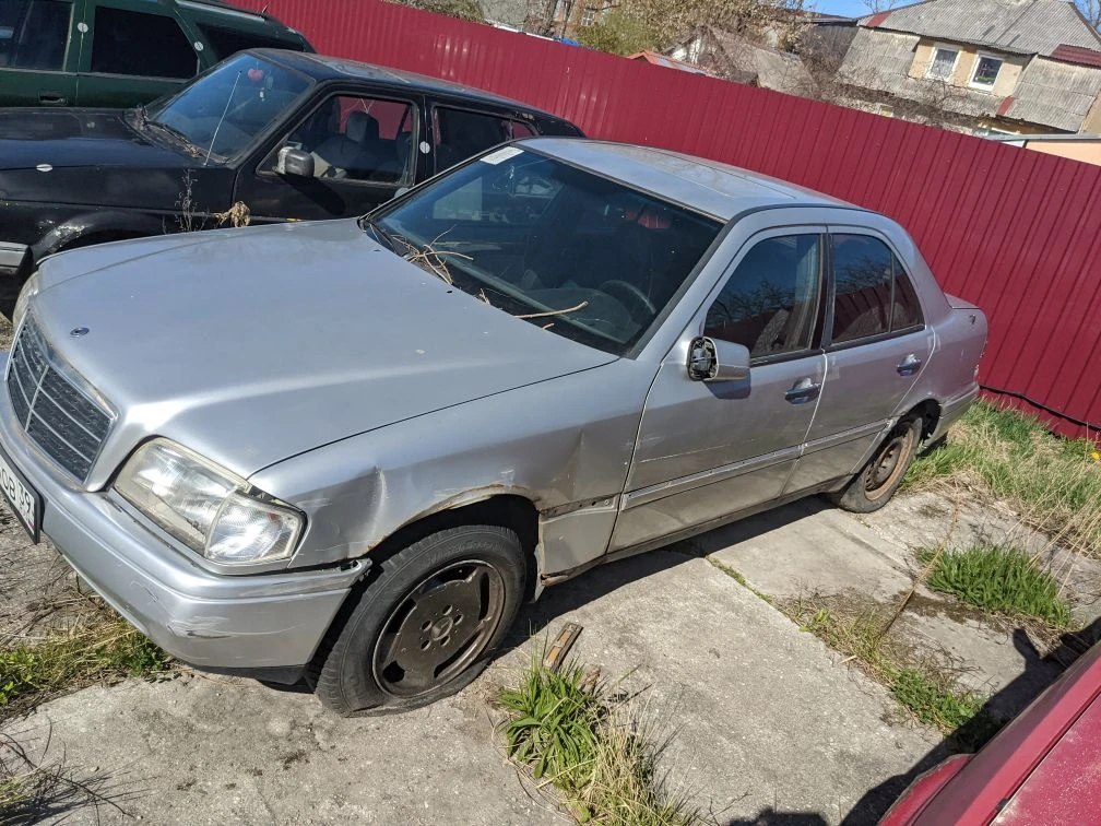 Автомобиль " МЕРСЕДЕС-БЕНЦ С180"
