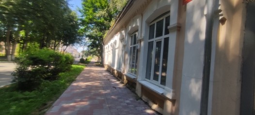 Помещения (комнаты 1, 2, 3, 17, 18) с кадастровым номером 67:08:0010245:118, площадью 100,6 кв.м, по адресу: Смоленская область, Ельнинский район, г. Ельня, ул. Энгельса, д. 7