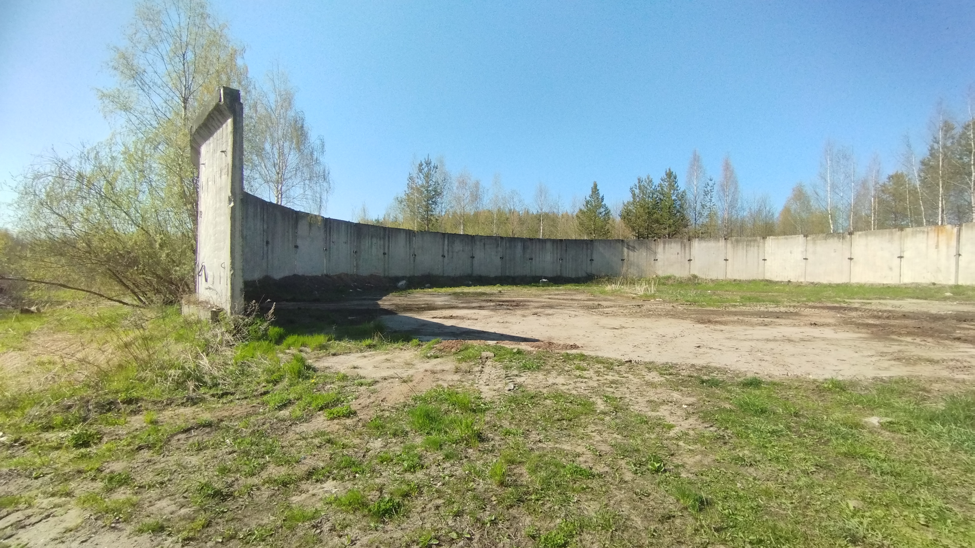 Сооружение - бетонная площадка по адресу: г. Сыктывкар, Ухтинское шоссе, соор. 33/1, одновременно с земельным участком