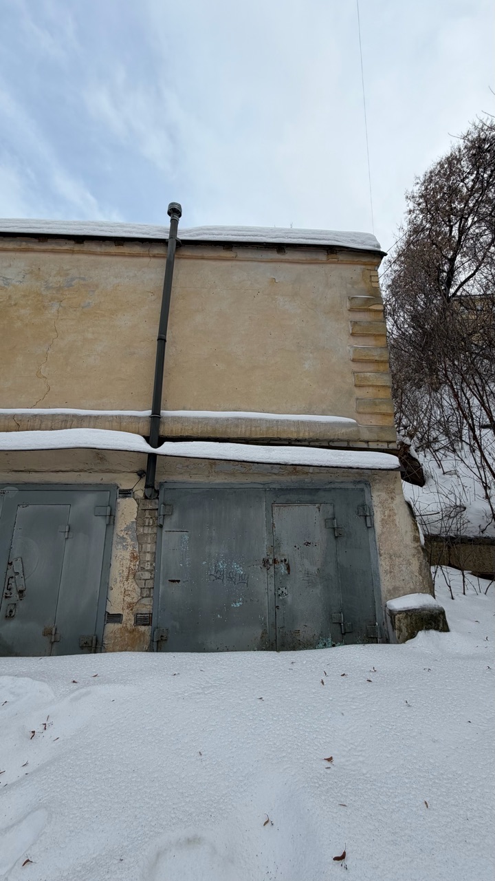 Здание, площадь 16,8 кв.м., назначение: нежилое, наименование; гараж.