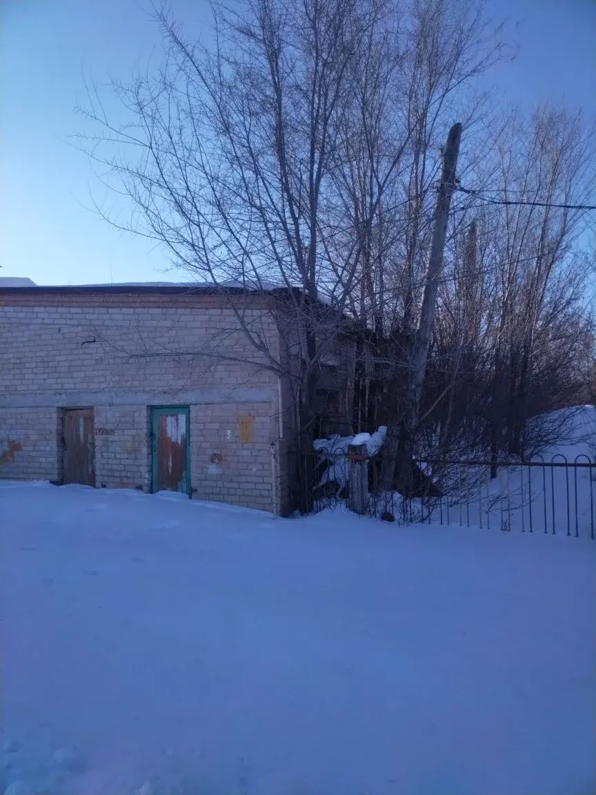 Здание. Наименование: котельная, хоз. корпус, площадью 244,8 кв.м., количество этажей, в том числе подземных этажей: 1, в том числе подземных 0, местоположение: Оренбургская область, Илекский район, с. Кардаилово, ул. Советская, 27 а, кадастровый номер 56:12:0401001:1255. Земельный участок, площадью 600 кв.м., кадастровый номер 56:12:0401001:3148