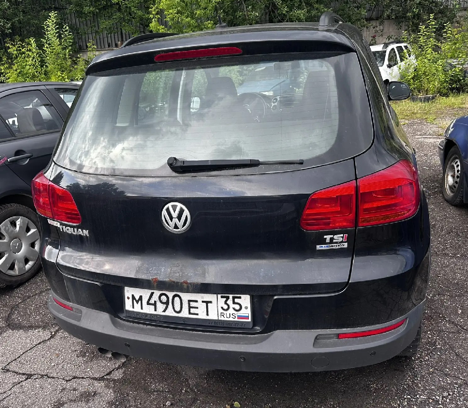 Автомобиль "Фольксваген тигуан", ГРЗ:М490ЕТ35, VIN XW8ZZZ5NZCG106141, 2011г.в., (ключи и документы отсутствуют). Залоговый.