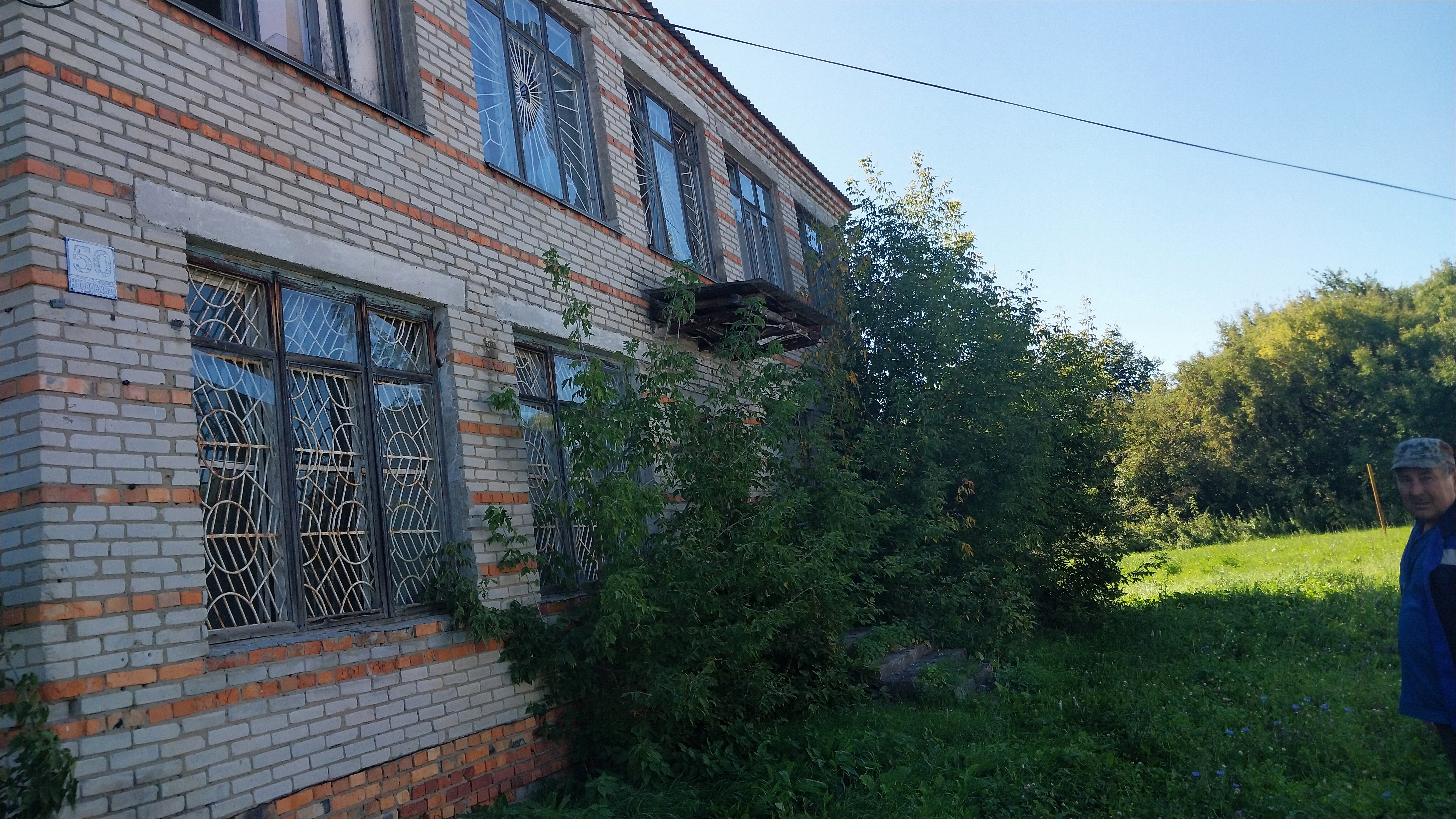 Здание нежилое с кадастровым номером 45:12:010901:228, одновременно с земельным участком с кадастровым номером 45:12:010901:516
