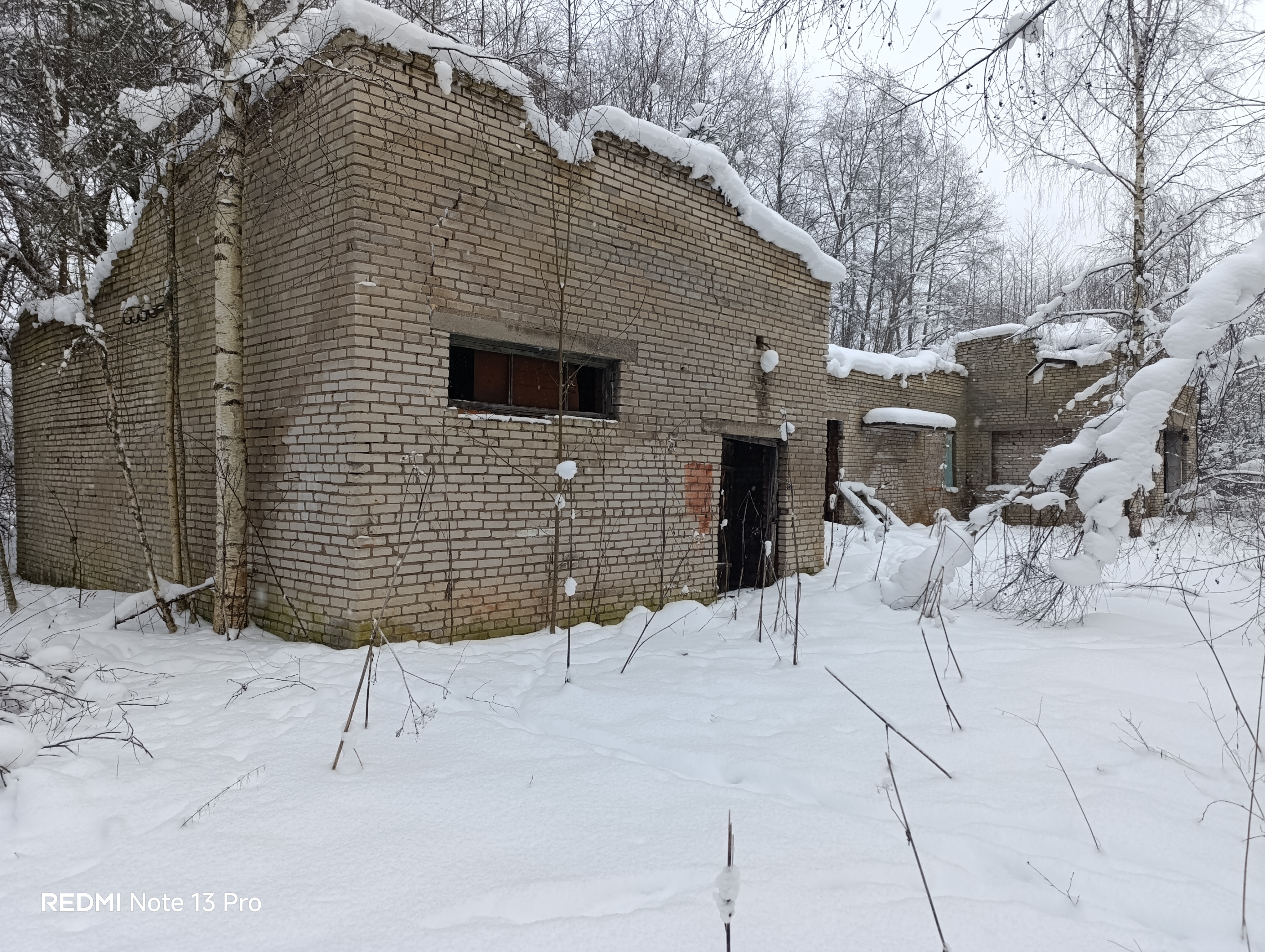 Здание, расположенное по адресу: Новгородская область, муниципальный район Маловишерский, городское поселение Большевишерское, поселок Большая Вишера, улица Первомайская, дом 2В, площадью 253 кв.м, с кадастровым номер 53:08:0031605:643, назначение: нежилое