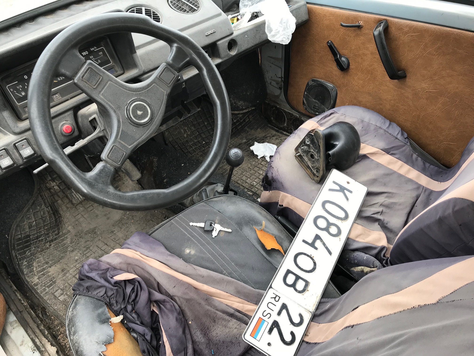 Автомобиль ВАЗ 111130, 2004 г.в., VIN: XTC11113040296705 (ключи в наличии, документы отсутствуют); ВАЗ 21074, г.в. 2007, VIN: XTA21074072592437 (документы, ключи отсутствуют) ; ВАЗ-210600 г.в. 2001, VIN: X7D21060020080732 (документы в наличии, ключи отсутствуют); ВАЗ-21074, 2004 г.в., кузов 1869373,VIN XTA21074041869373 (ключи, документы в наличии); ВАЗ 21124, 2005 г.в., VIN: XTA21124060351304 (ключи в наличии, документы отсутствуют)