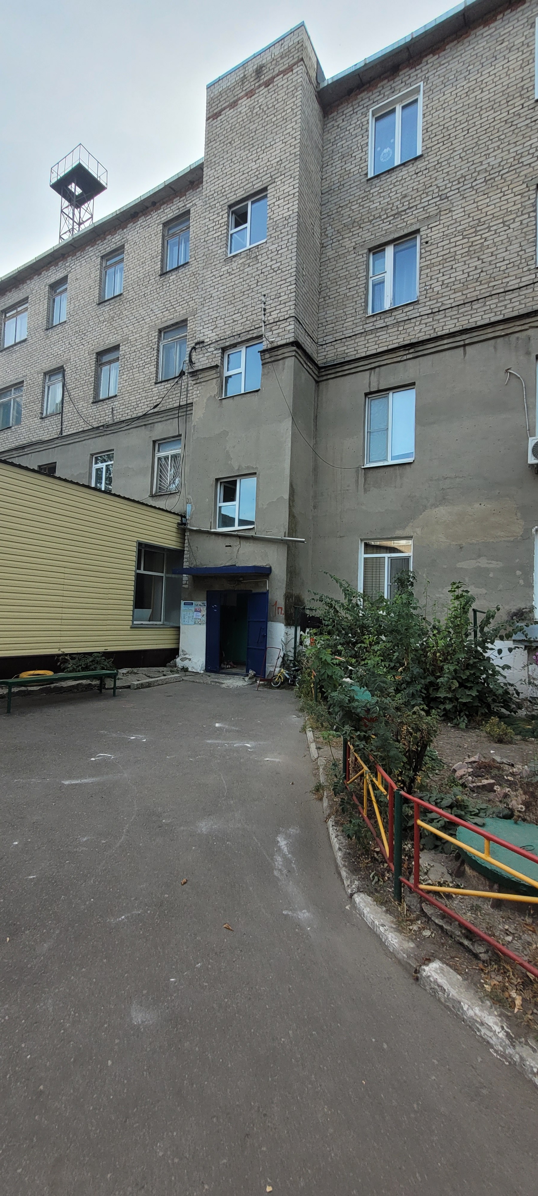 нежилое помещение, площадью 151,6 кв.м, 3 этаж, назначение: нежилое, кадастровый номер 68:30:0004037:1360, местонахождение: Тамбовская область, г.Уварово, мкр. Молодежный, д.6, помещение №1
