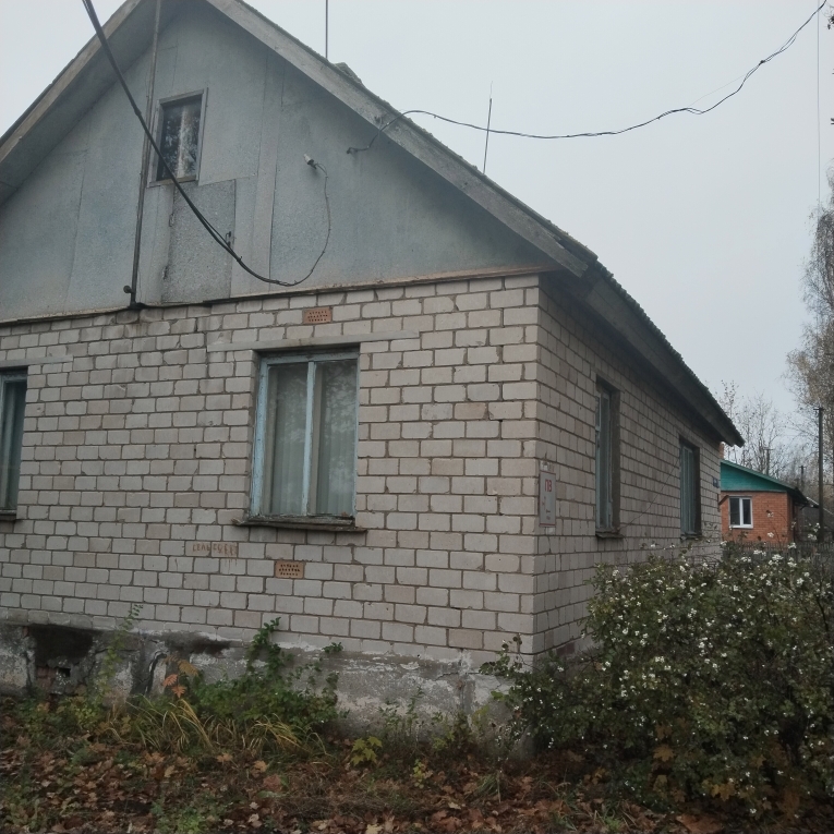 Нежилое здание – с КН 60:14:0010212:188, общей площадью 130.5 кв.м., с земельным участком с КН 60:14:0010212:28, общей площадью 641 кв.м, категория земель - земли населенных пунктов, разрешенное использование