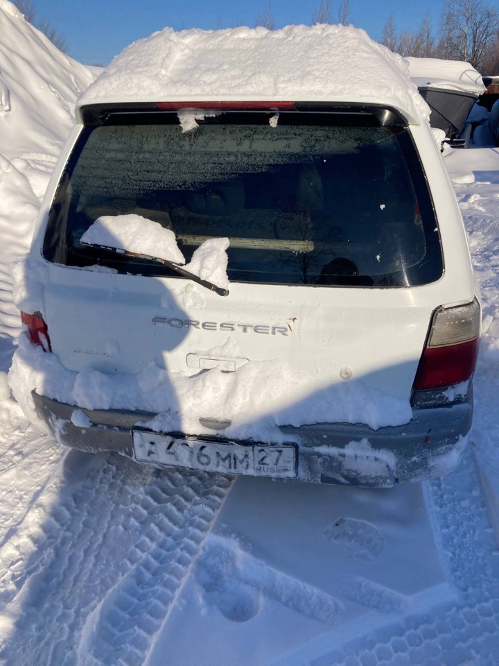 Автомобиль марки Subaru Forester , г/н А496ММ27 , по карточке ТС 1988 г.в, № кузова SF5050222 , цвет белый, серый.
