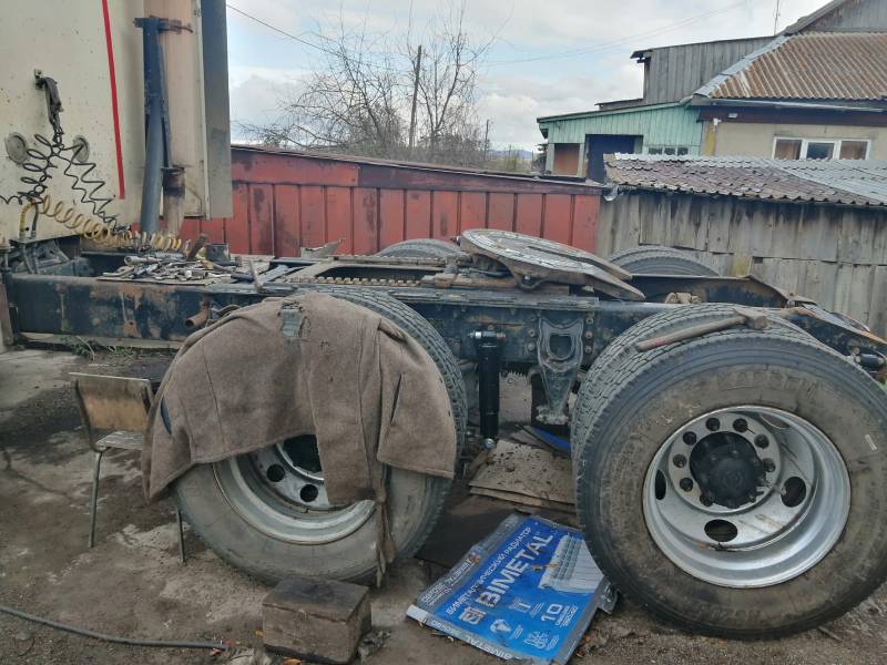 Грузовой тягач седельный ИНТЕРНЕЙШНЛ 9200, 2000 г.в., г/н Х081ТК197, VIN 2HSCEAXR21C087930, № шасси (рамы) 1С087930, цвет белый. Идентификационные номера не сверялись, рабочее состояние не проверялось, ключи и документы отсутствуют, автомобиль закрыт. Должник Мангус В.Р. Обременения: Арест, запреты на рег. действия. Начальная цена продажи 715000,00 руб. Задаток 108000,00 руб. (пор. 1645)