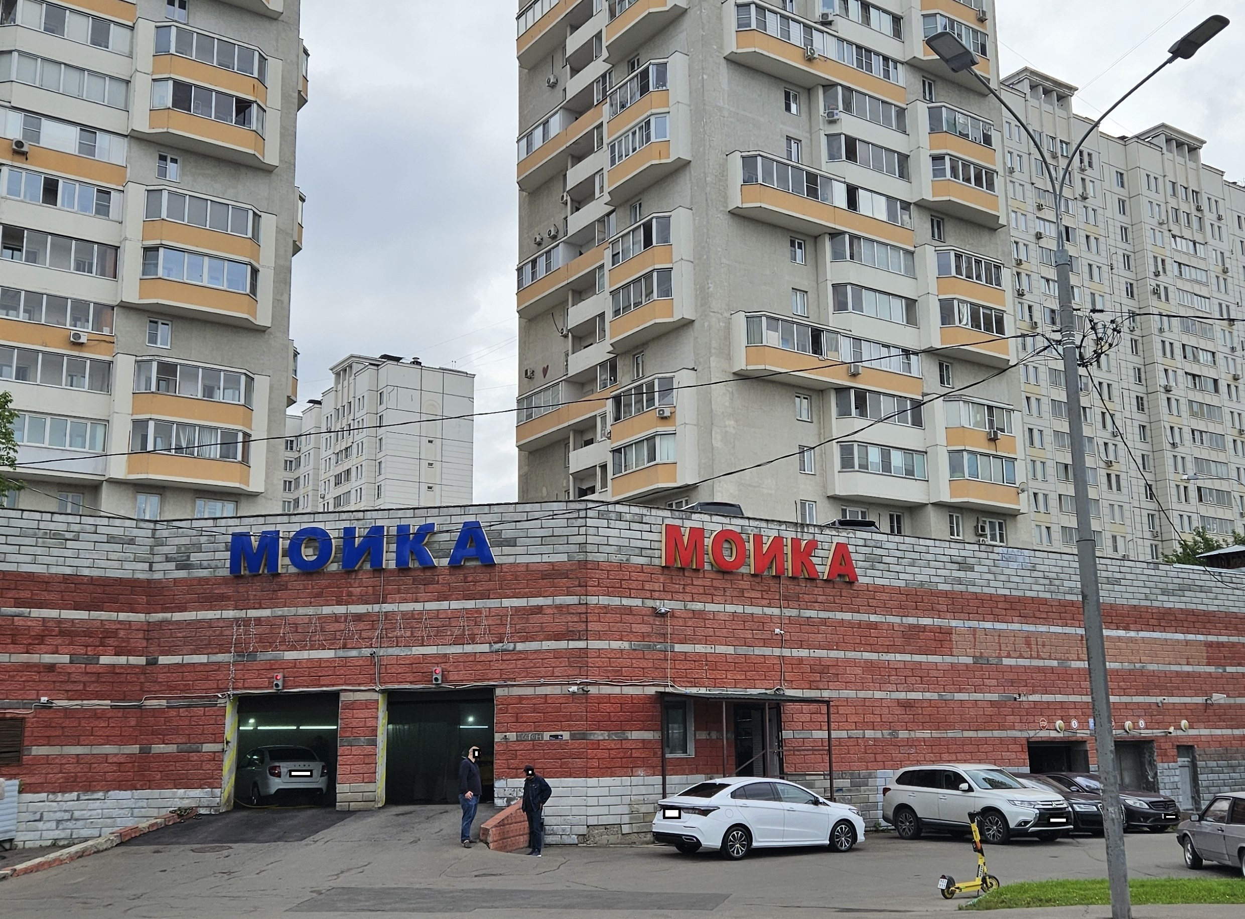 Продажа машино-места, находящегося в оперативном управлении у ГБУ«Жилищник района Богородское» в объекте гаражного назначения по адресу: город Москва, Краснобогатырская улица, дом 9, площадь 17,1 кв.м., подвал 3, пом. I, ком. 37 -м/м 288 кадастровый номер - 77:03:0002020:4735, площадь 17,1 кв.м., подвал 3, пом. I, ком. 38 -м/м 289 кадастровый номер - 77:03:0002020:4736.
