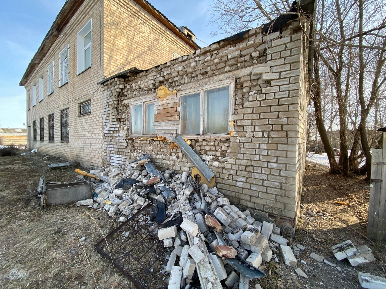 Нежилое помещение с кадастровым номером 43:06:310124:101 общей площадью 50.3 кв.м, расположенное по адресу: Кировская область, р-н Верхошижемский, пгт Верхошижемье, ул Школьная, д 9а, пом №18,19,20,21 на поэтажном плане.