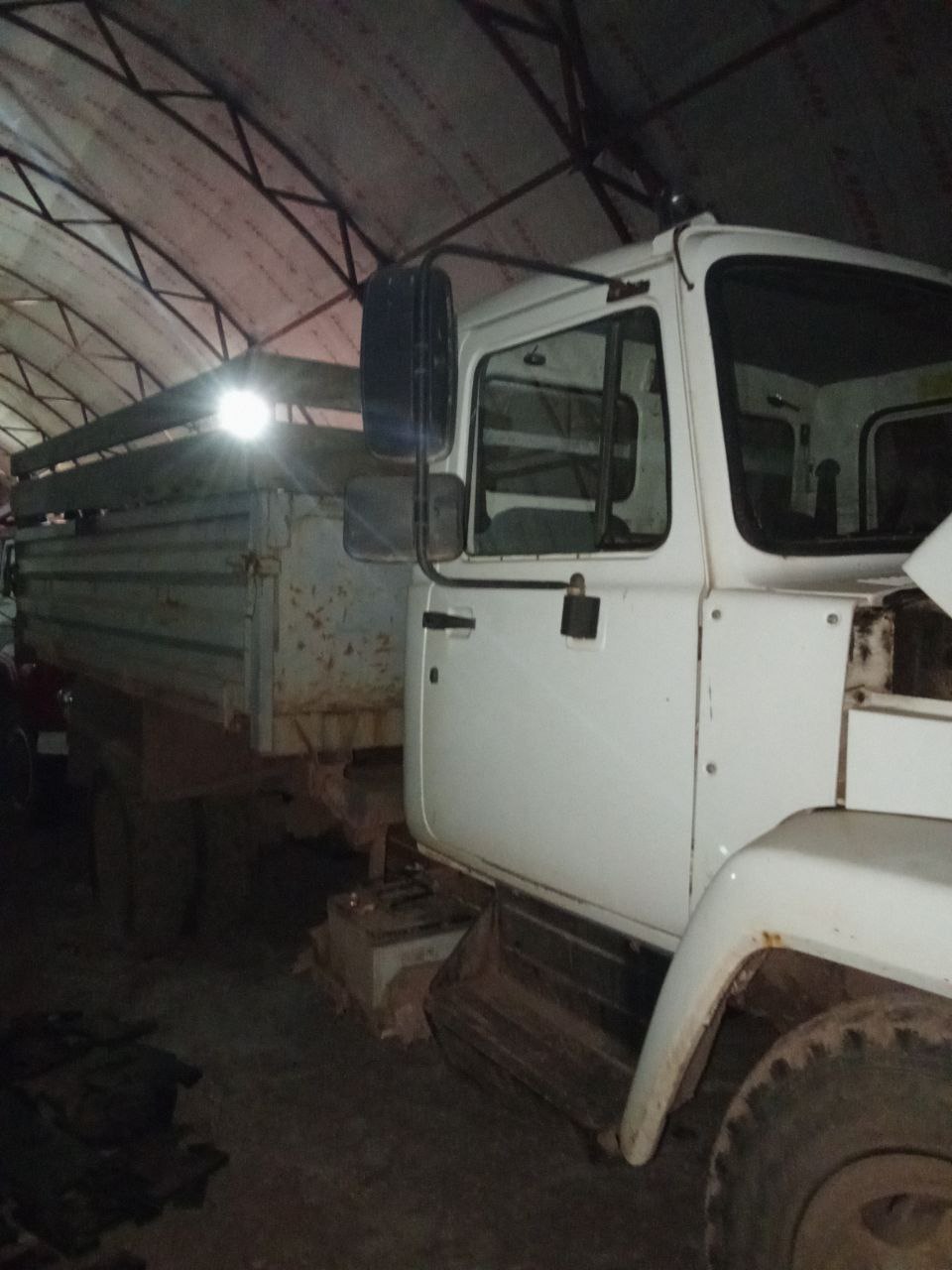 Транспортное средство Идентификационный номер (VIN)Х3Е35071090007427, марка, модель ТС ГАЗ-САЗ-35071, наименование (тип ТС) ГРУЗОВАЯ (САМОСВАЛ) Категория ТС С. Год изготовления ТС 2009, Модель, № двигателя Д2457ЕЗ *485535, Шасси (рама) № 330900 90984145, кузов (кабина, прицеп) № 33070090170421, цвет кузова БЕЛЫЙ, мощность двигателя, л. с. (кВт) 119/87.584, рабочий объем двигателя, куб. см 4750, тип двигателя ДИЗЕЛЬНЫЙ, экологический класс ТРЕТИЙ, разрешенная максимальная масса, кг. 8090, масса